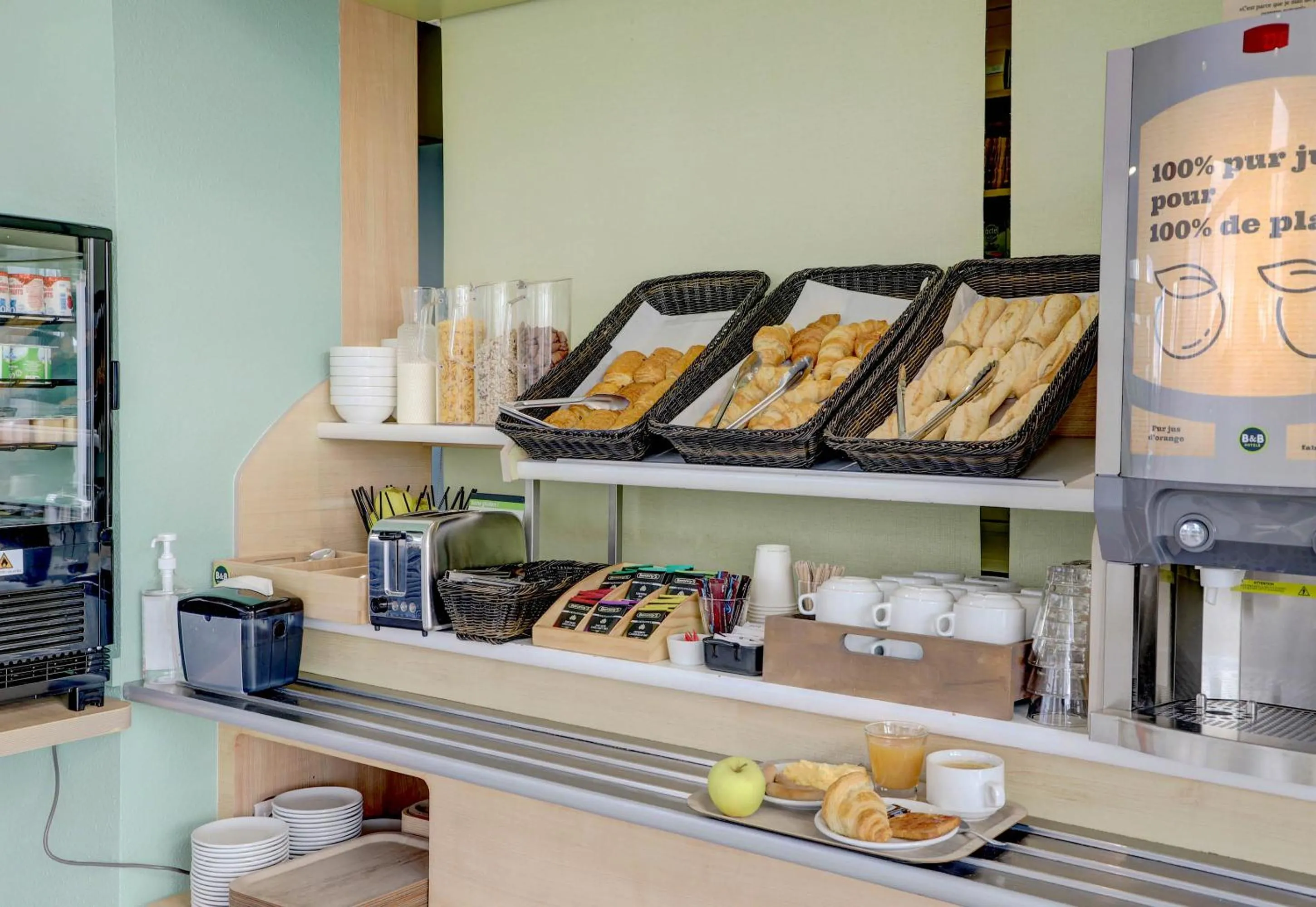 Buffet breakfast in B&B HOTEL Montluçon Saint-Victor