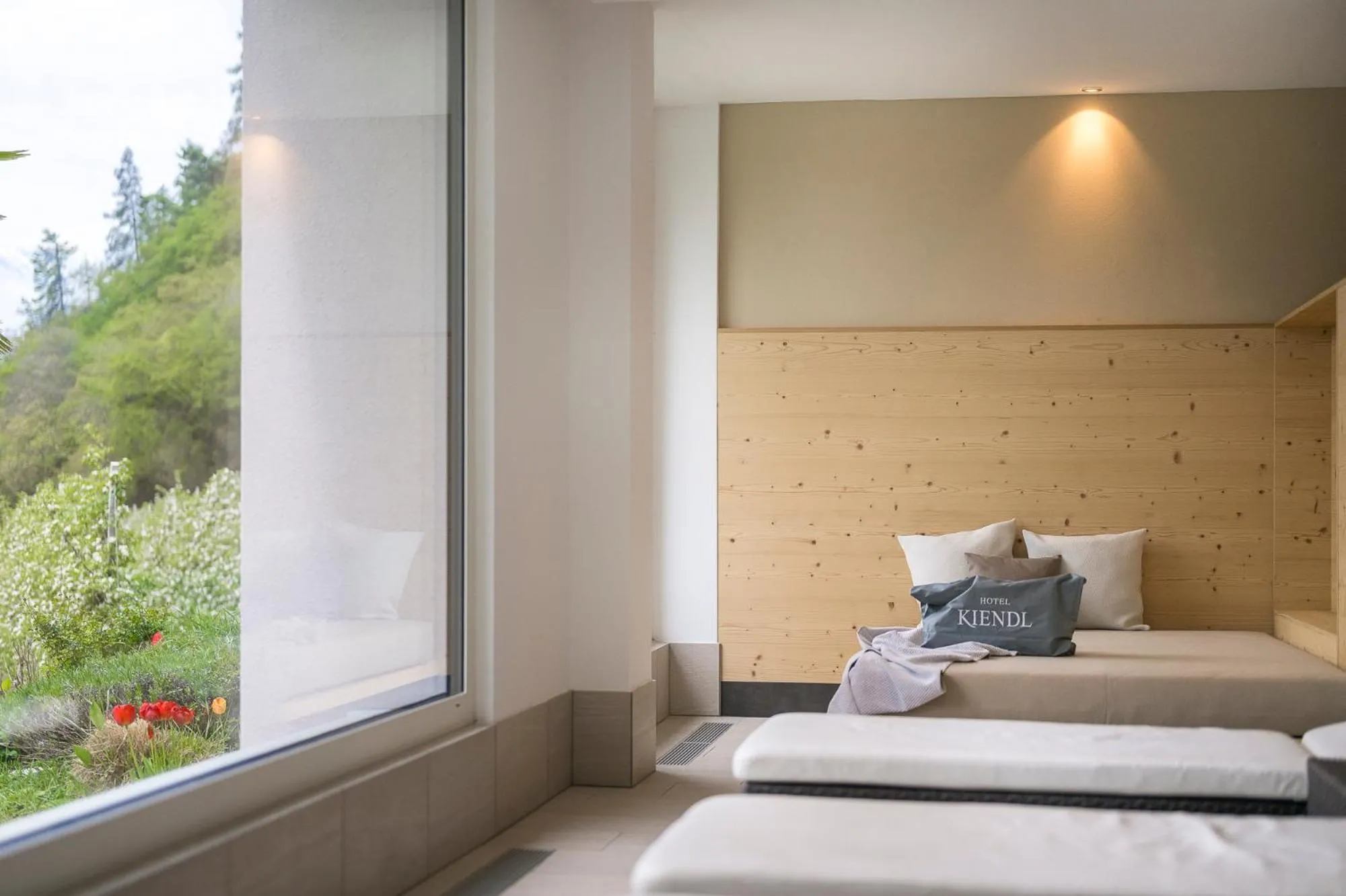 Swimming pool, Bed in Hotel Kiendl