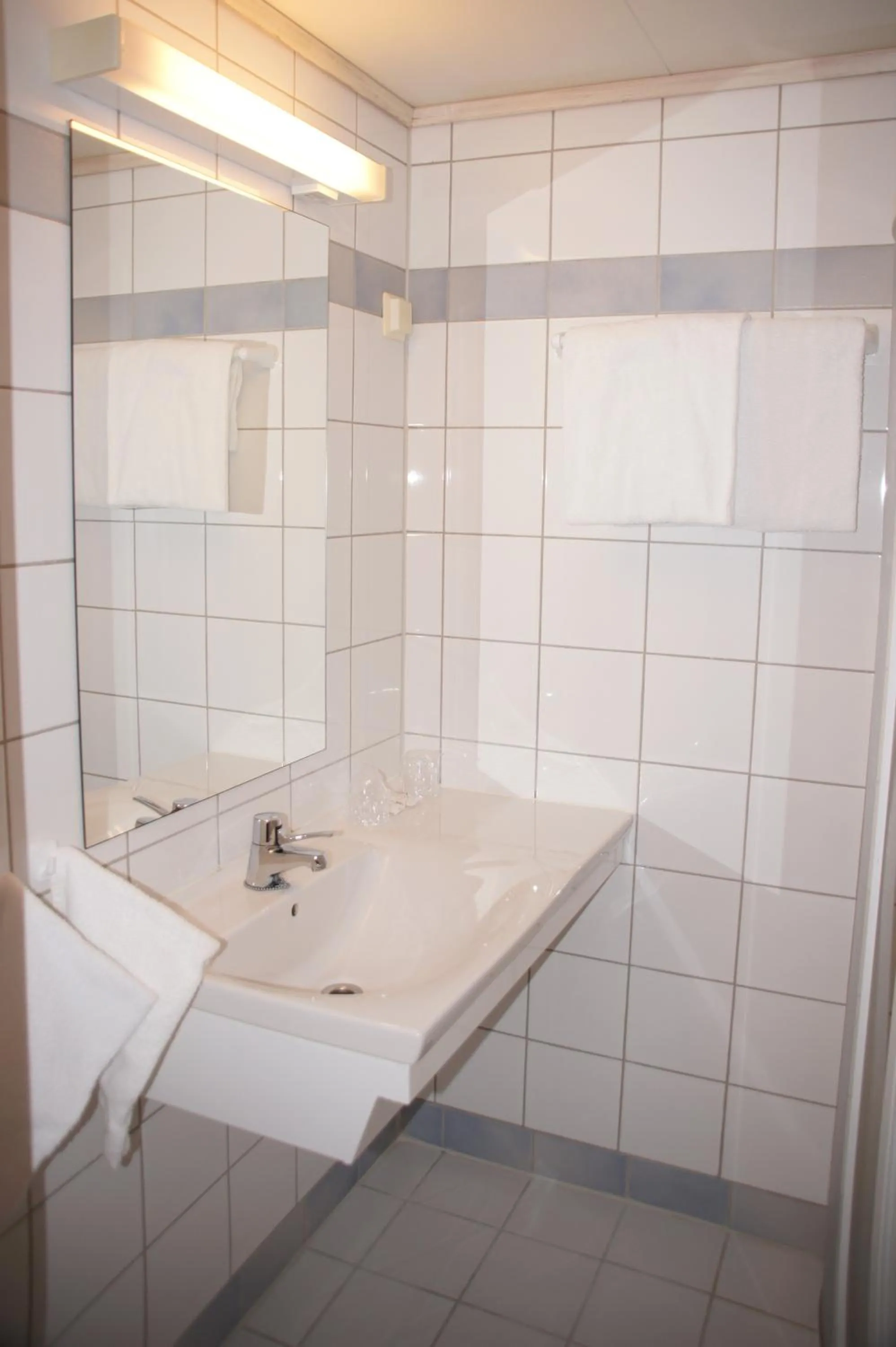 Bathroom in Midtnes Hotel