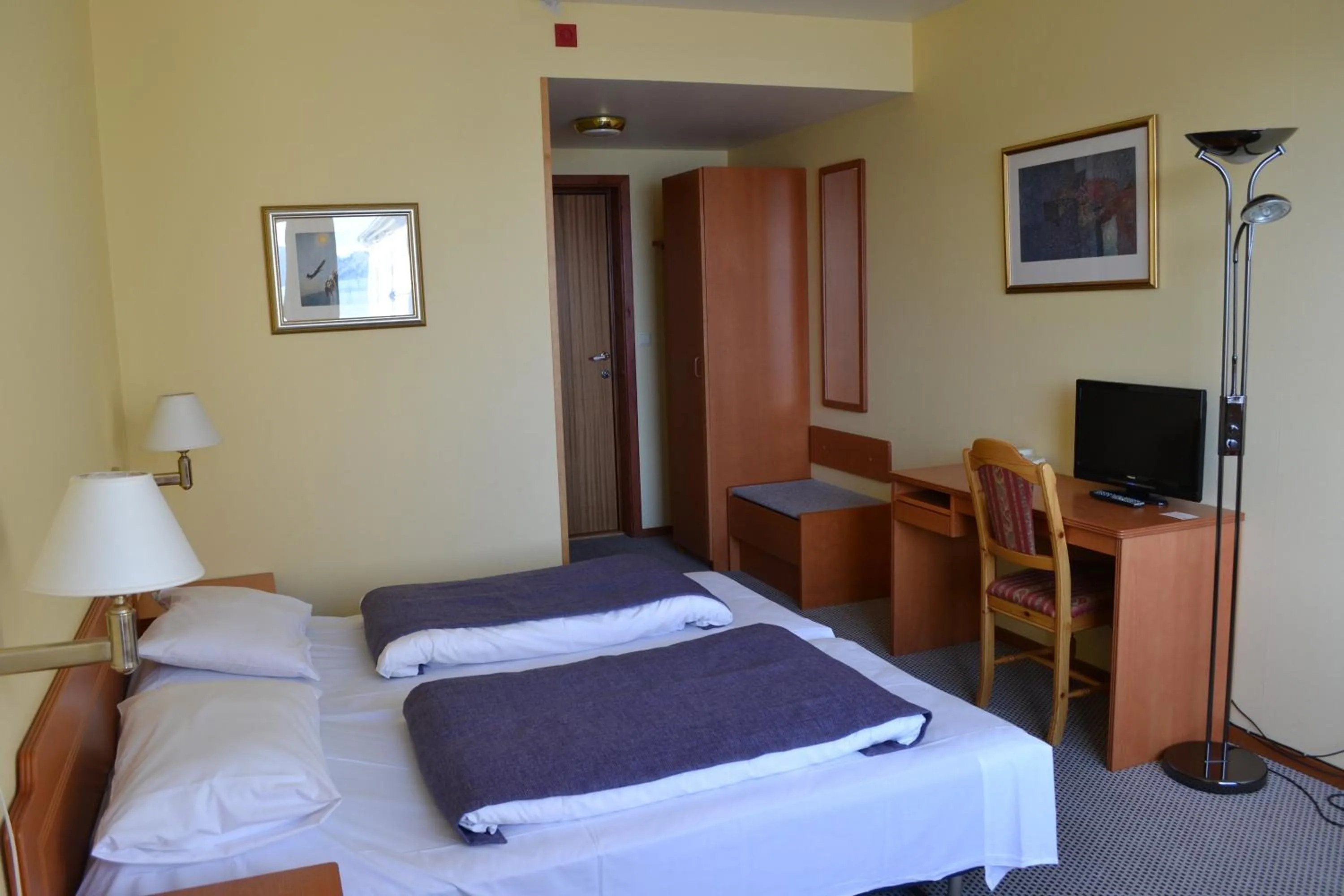 Bed in Midtnes Hotel