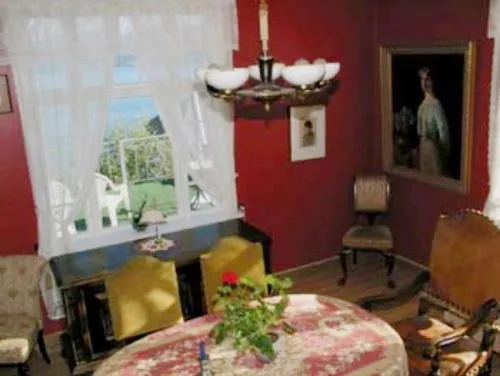 Restaurant/places to eat in Midtnes Hotel
