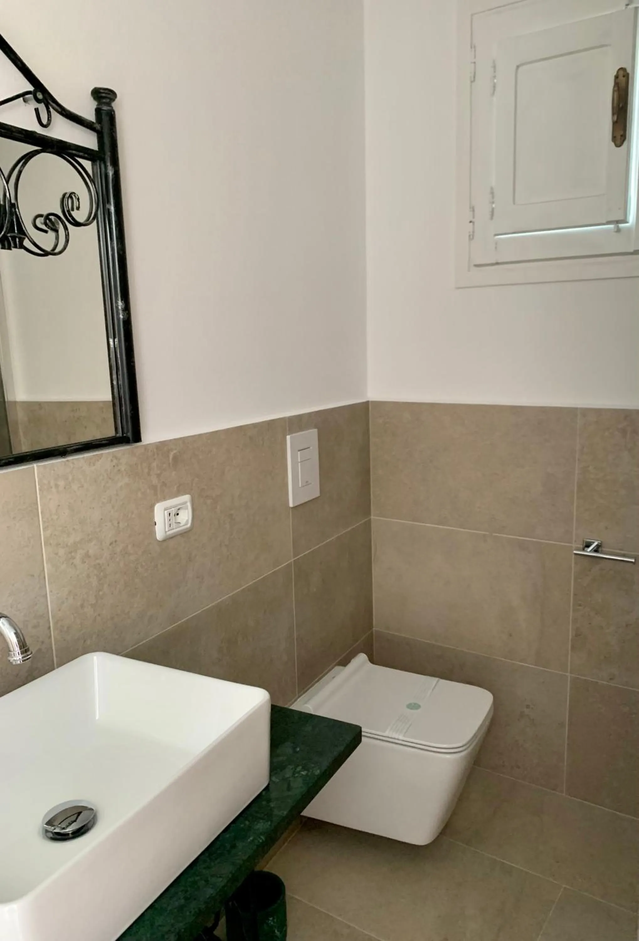 Toilet in Nonna Veronica