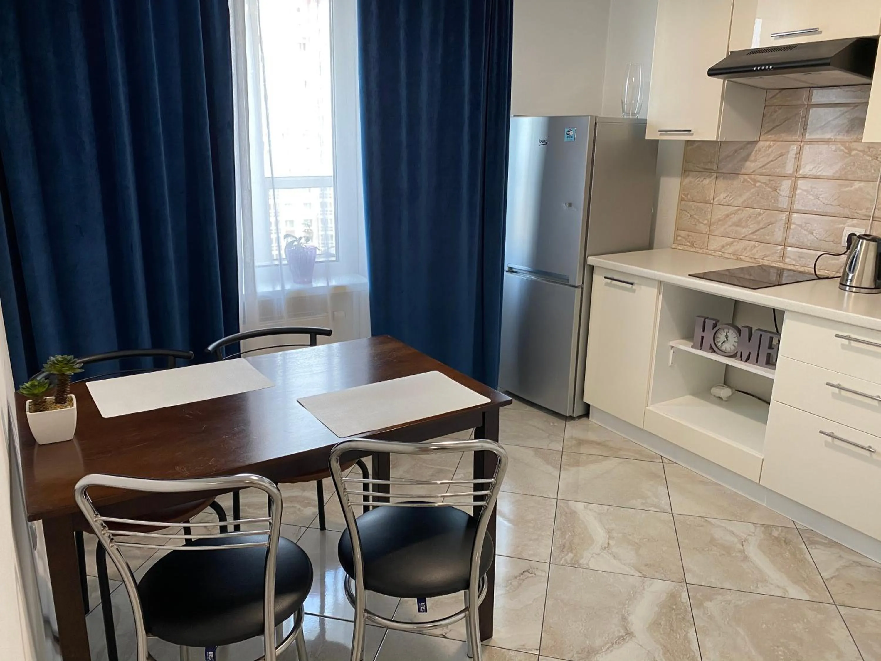 Cozy Apartment on Gmyri 12b near metro Poznyaki