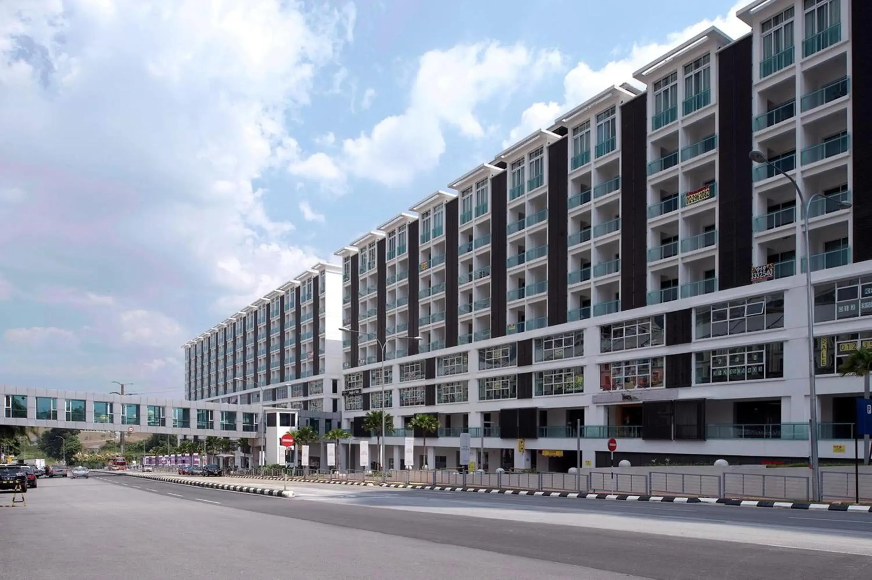 Property building in Damas Suites & Residences Kuala Lumpur Property building in Damas Suites & Residences Kuala Lumpur