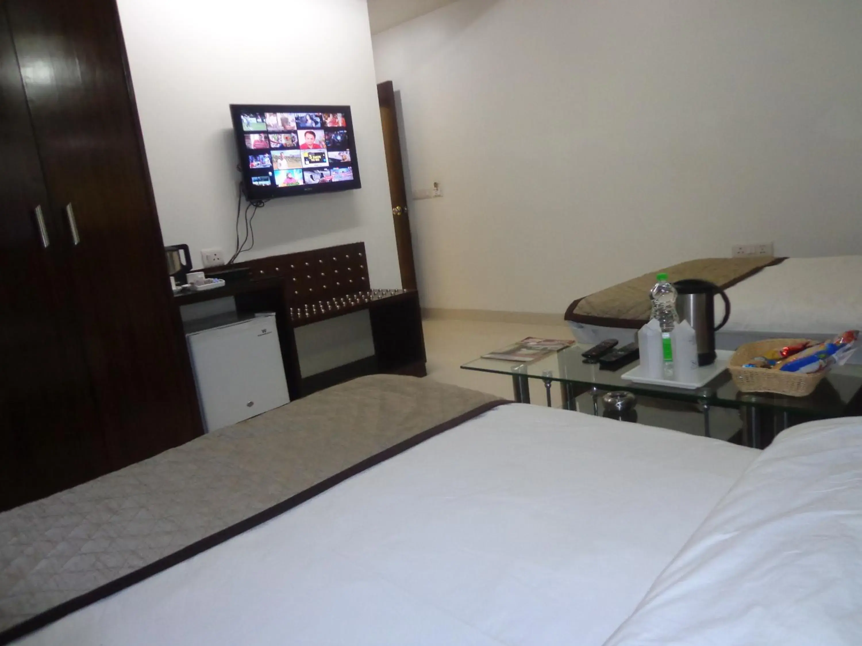TV and multimedia, Bed in Sohi Residency