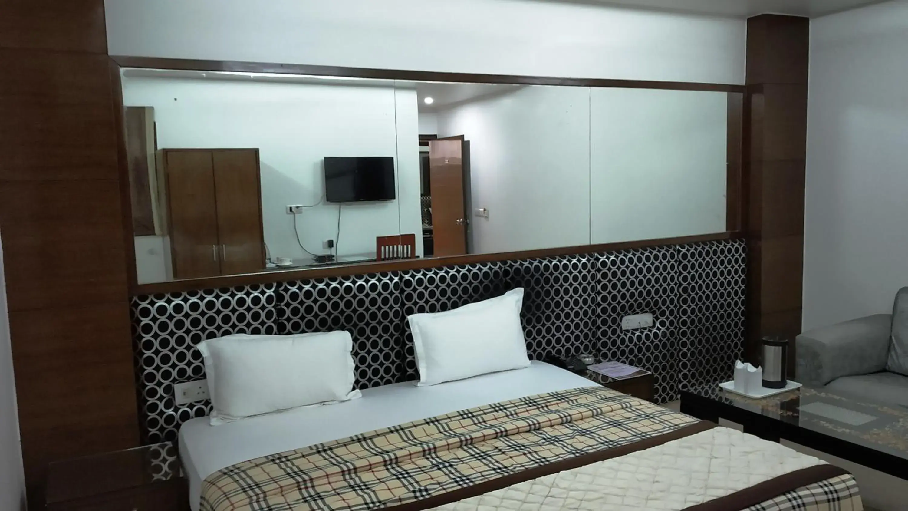 Living room, Bed in Sohi Residency