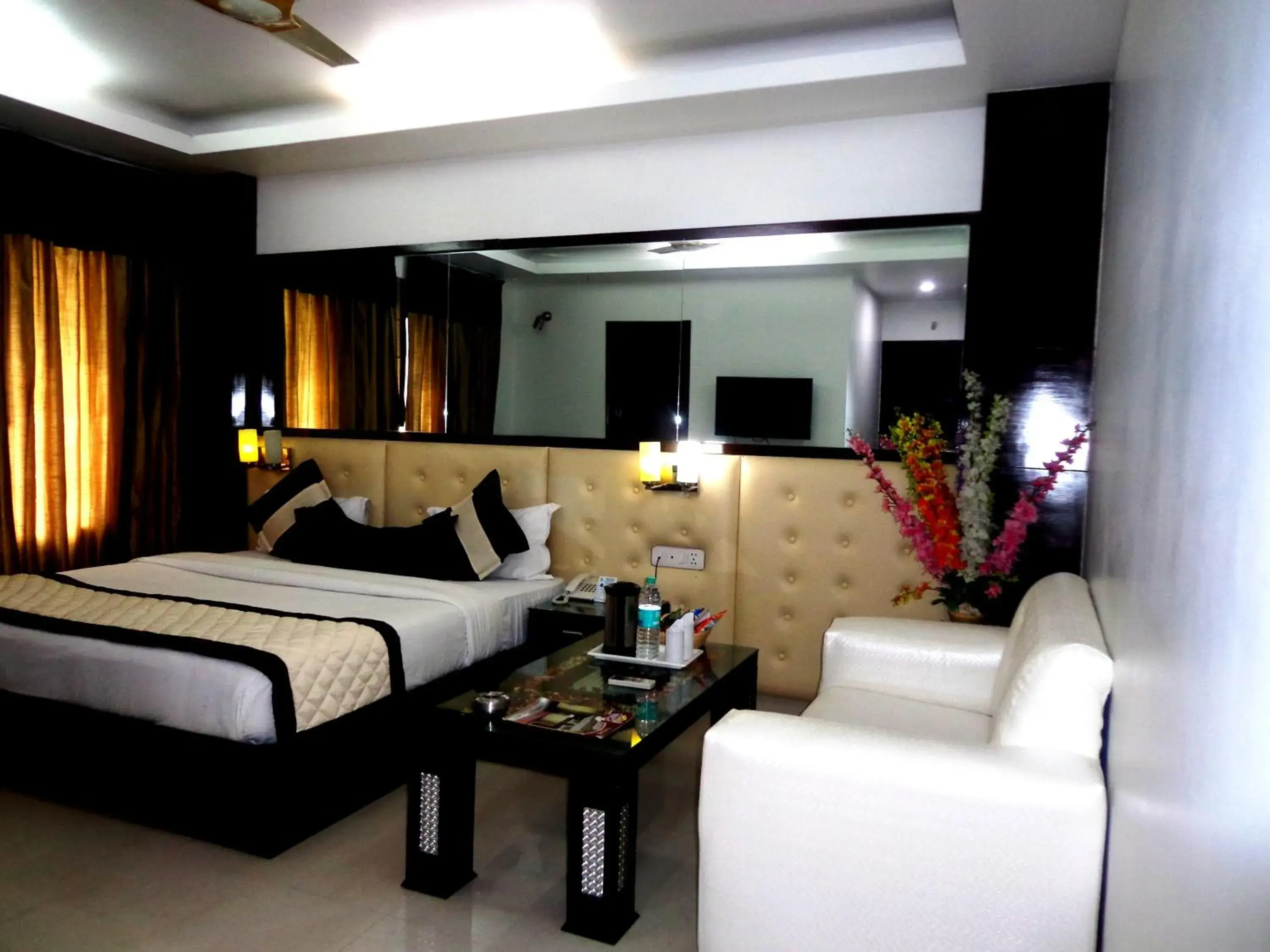 Living room, Bed in Sohi Residency