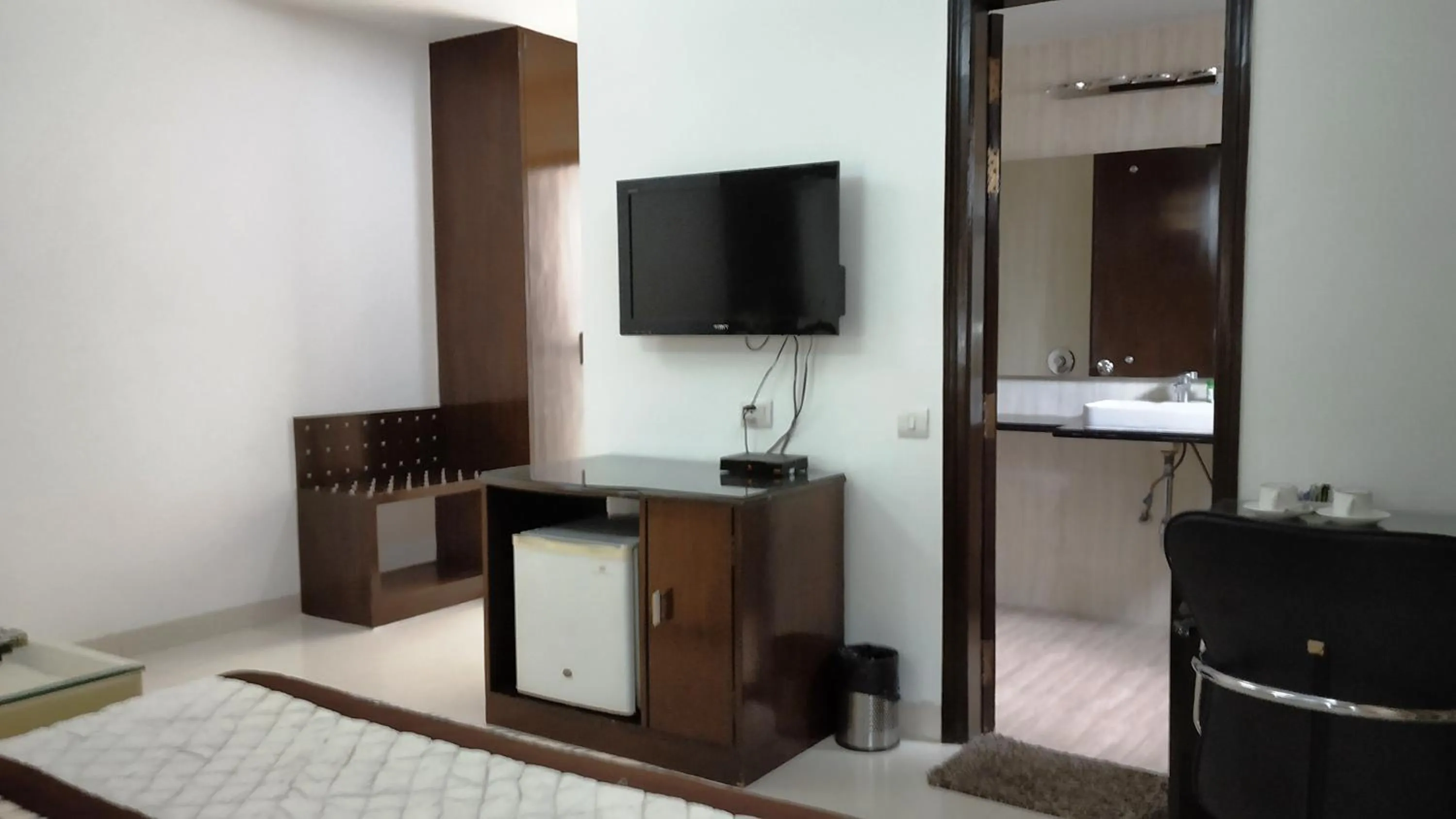 TV and multimedia, Bed in Sohi Residency