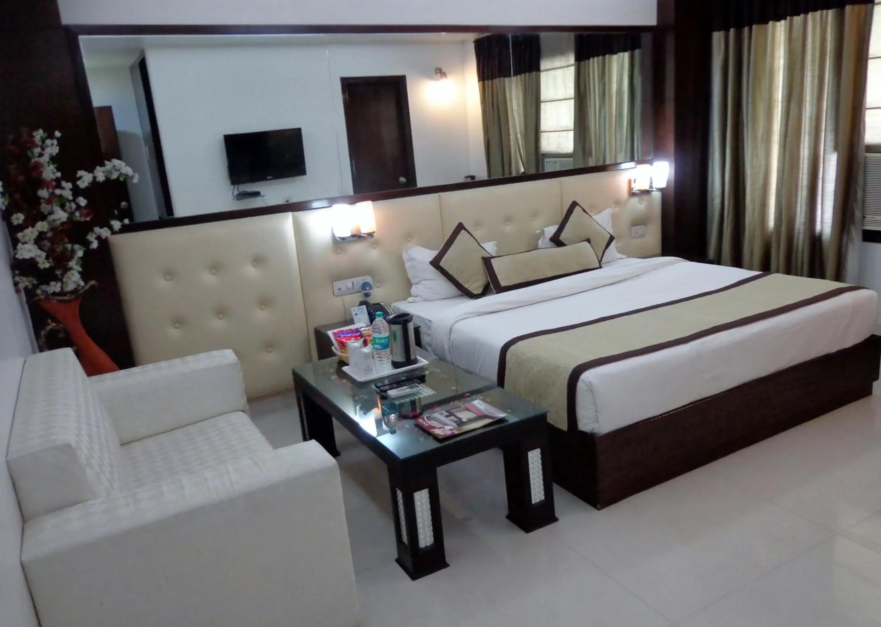 Living room, Bed in Sohi Residency