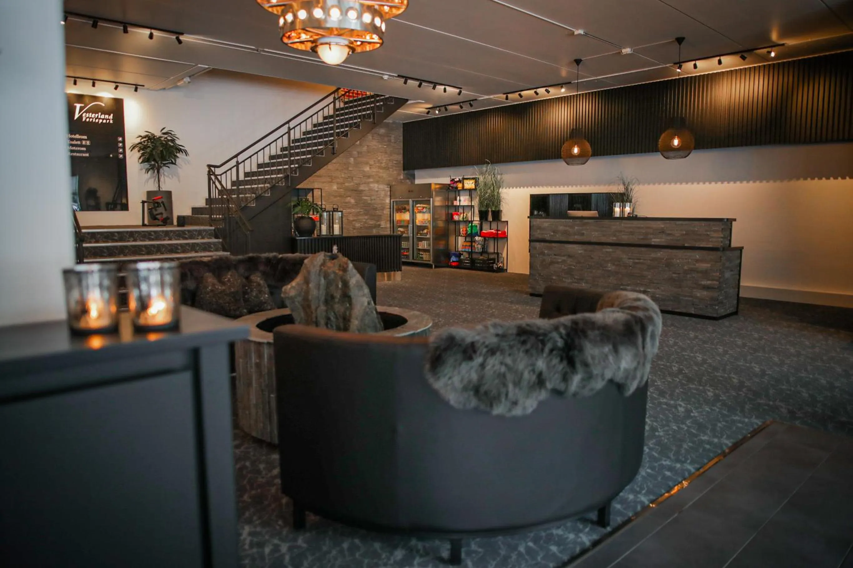 Lobby or reception in Vesterland Feriepark Hytter, hotell og leikeland