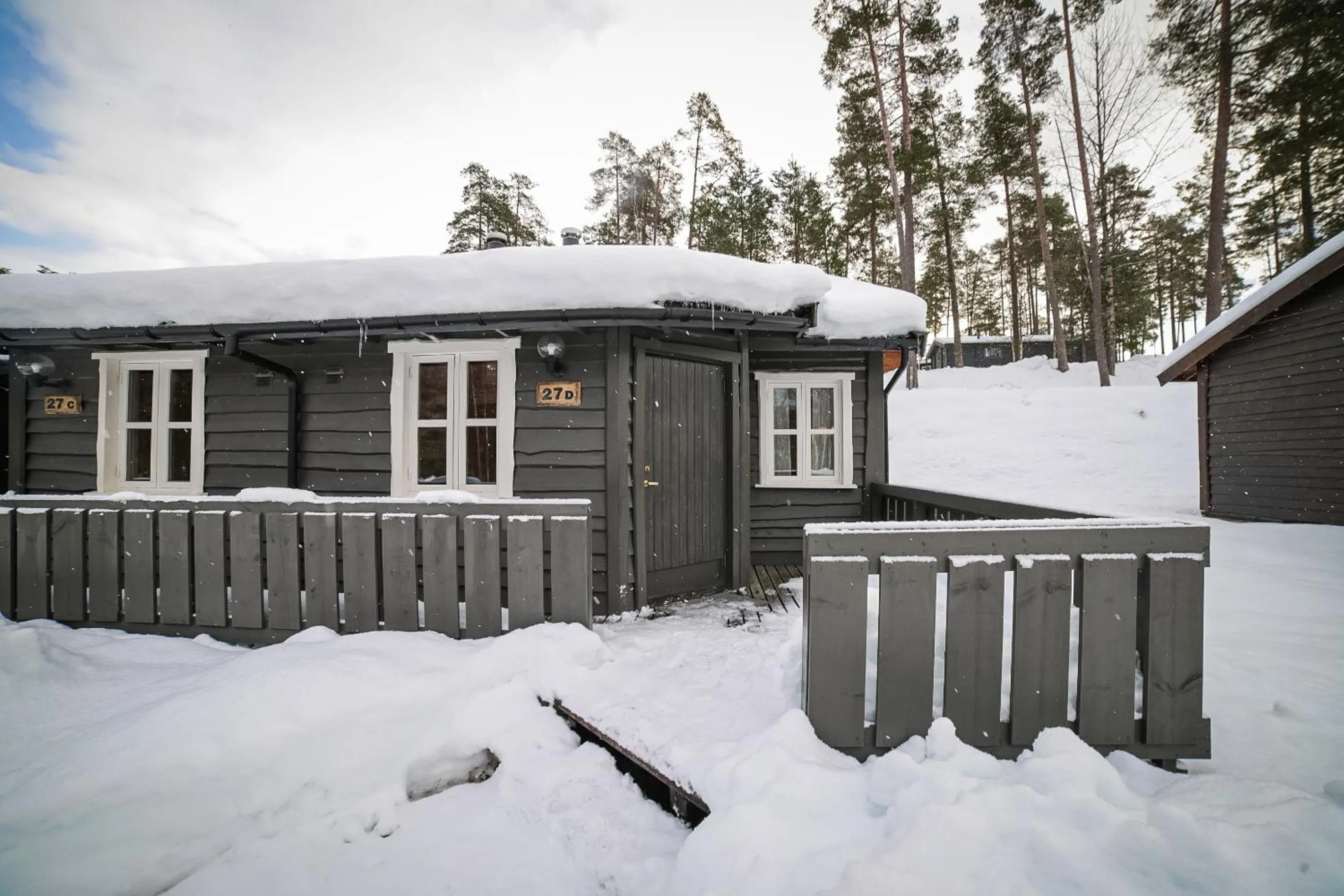 Winter in Vesterland Feriepark Hytter, hotell og leikeland