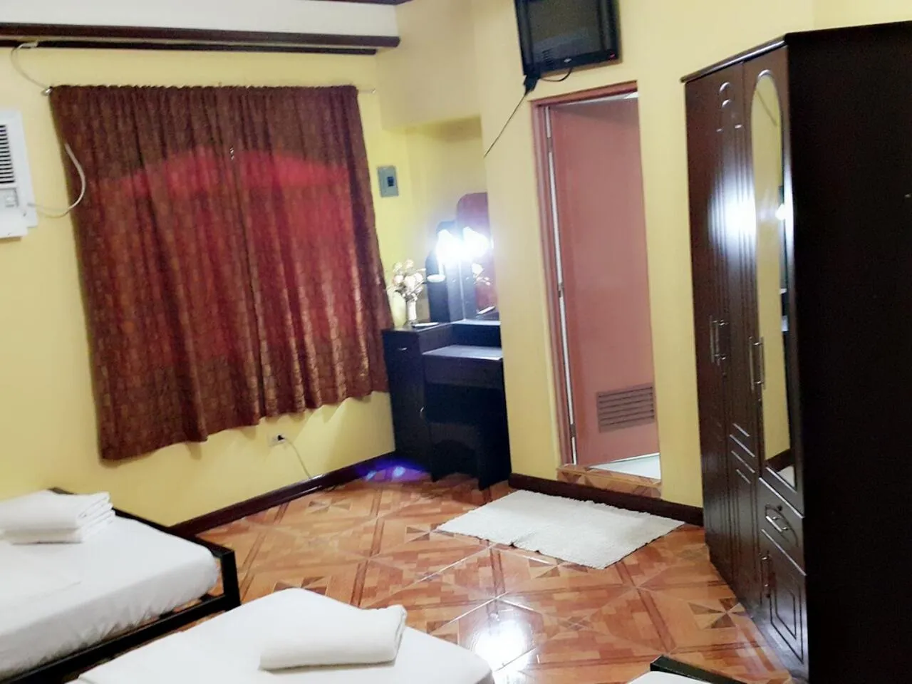 Bed in Carribean Transient House