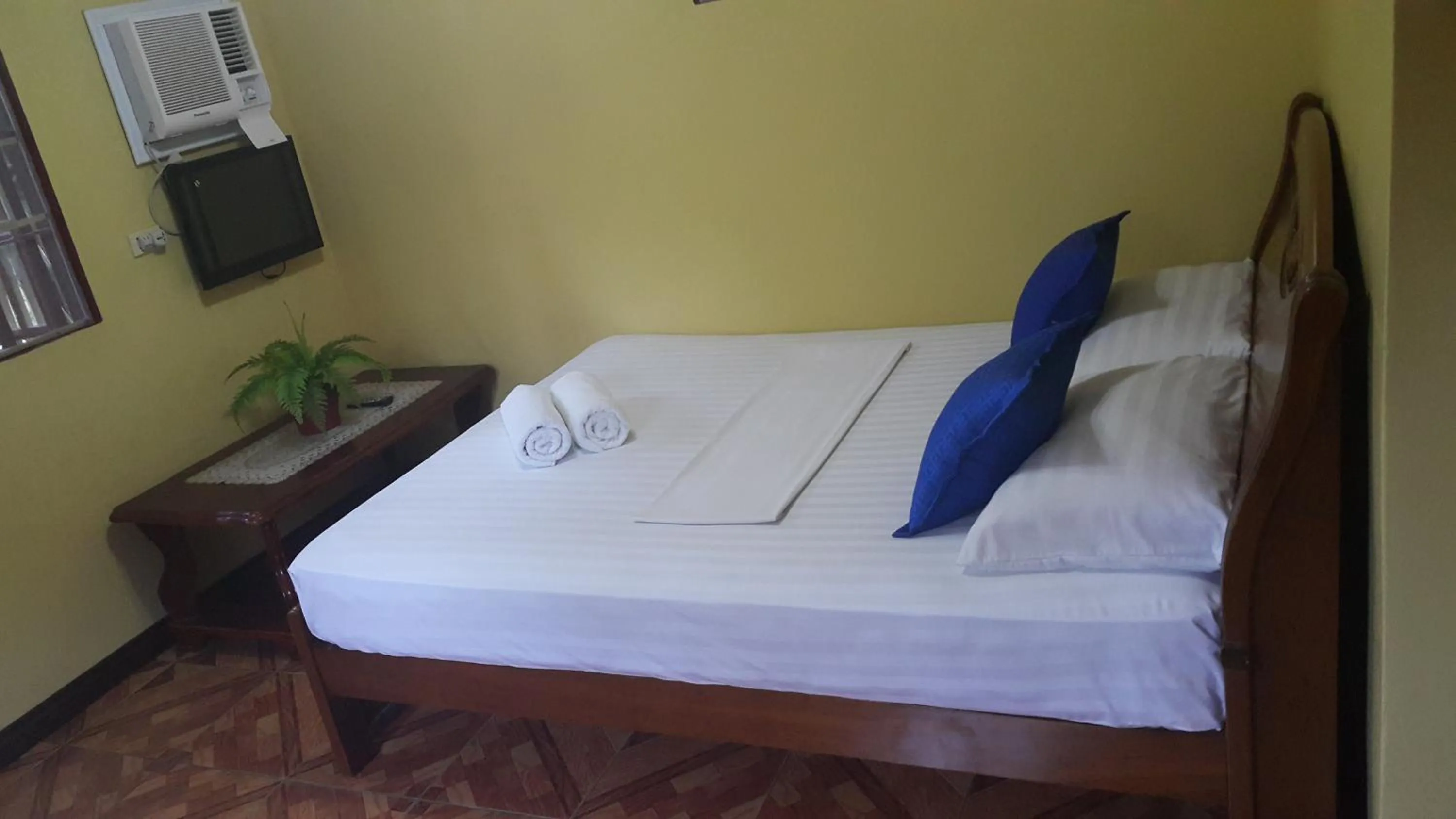 Bed in Carribean Transient House