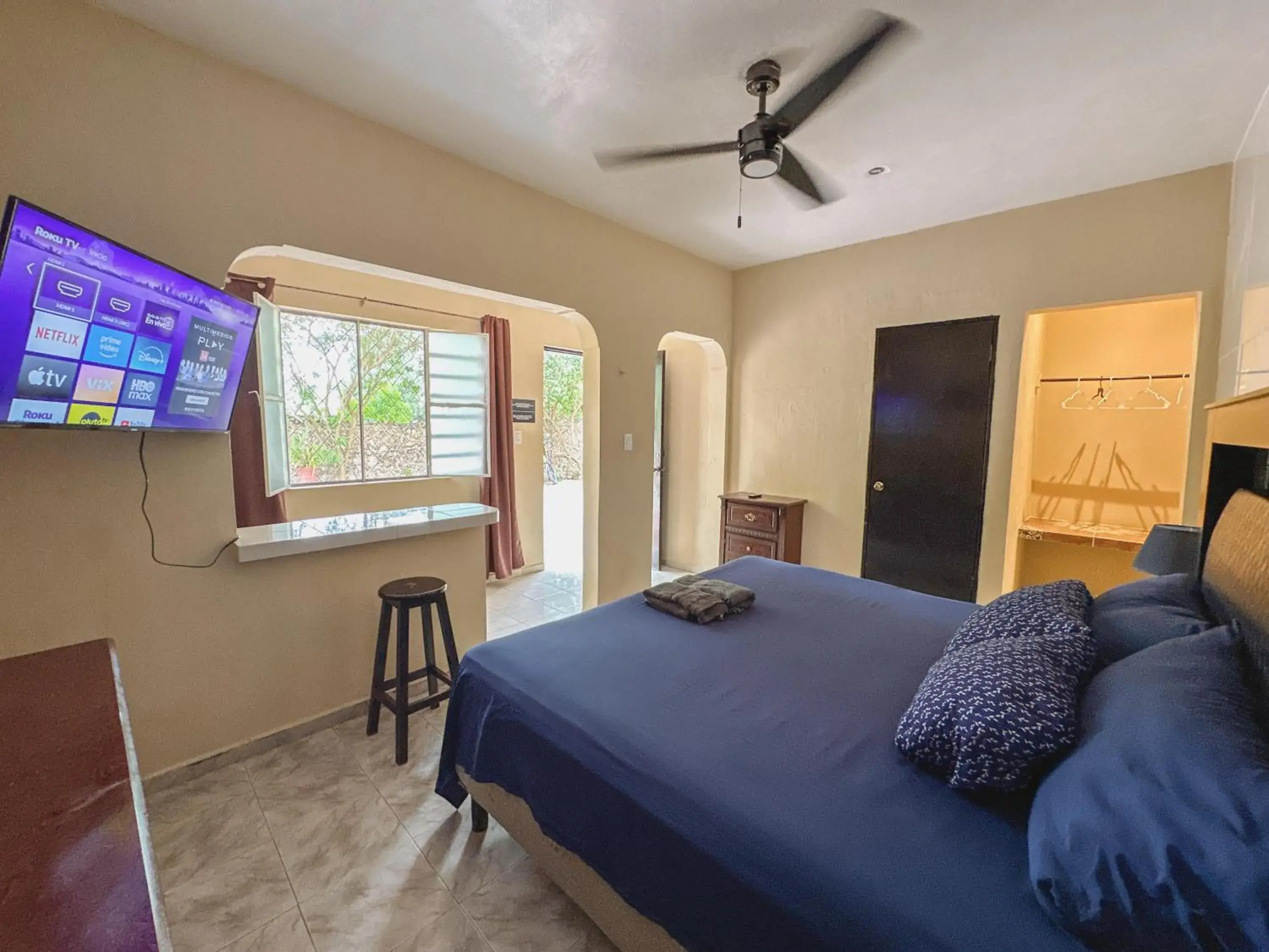 Standard King Room - single occupancy in Casa Daniels Guesthouse Standard King Room - single occupancy in Casa Daniels Guesthouse