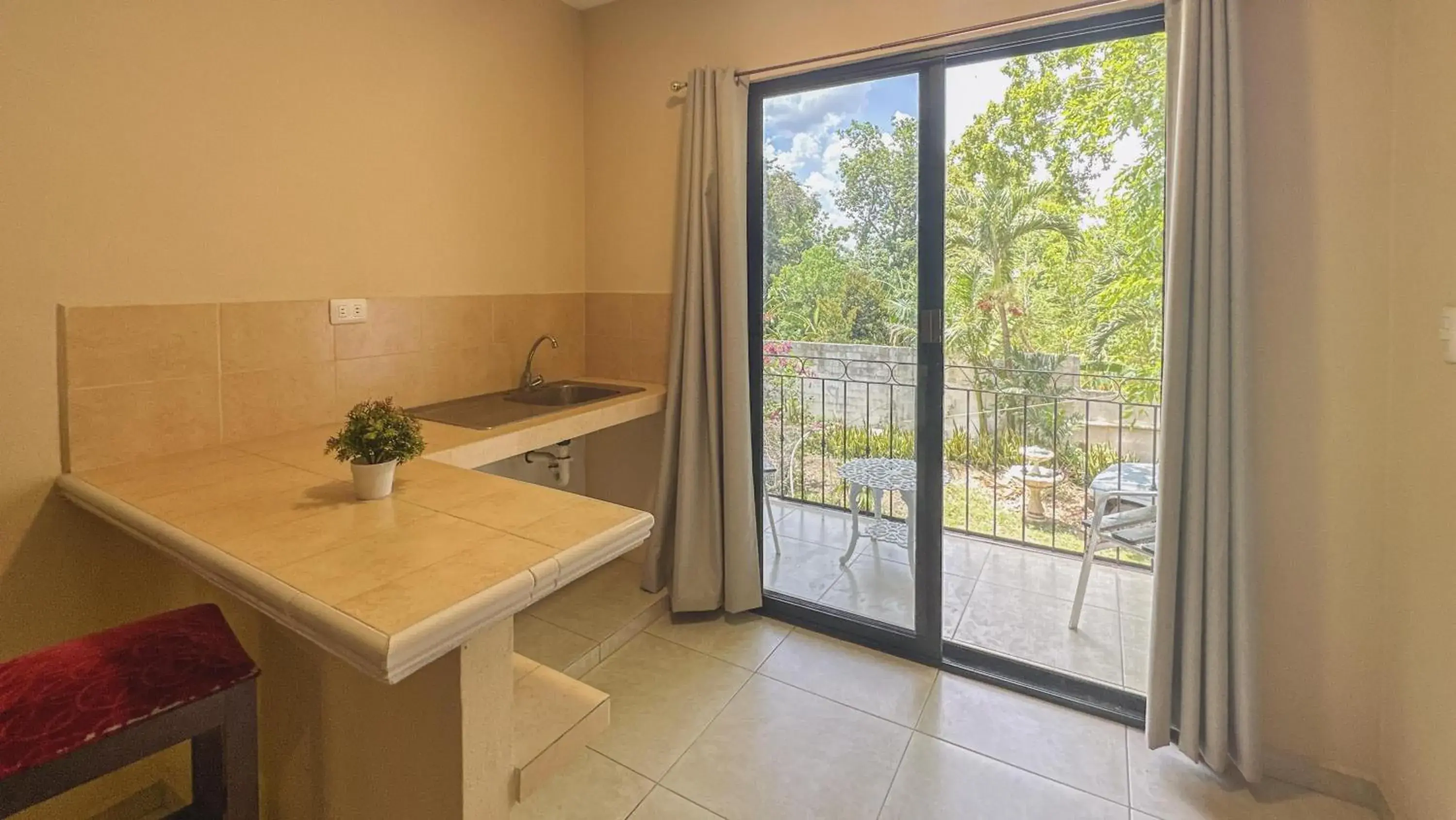 Double Room with Balcony in Casa Daniels Guesthouse Double Room with Balcony in Casa Daniels Guesthouse