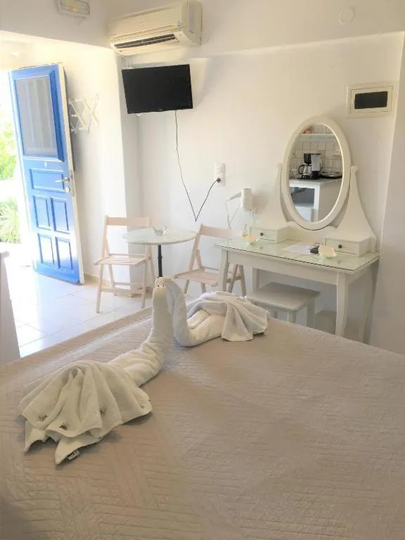 Bed in Pension Sofia Amorgos-Katapola