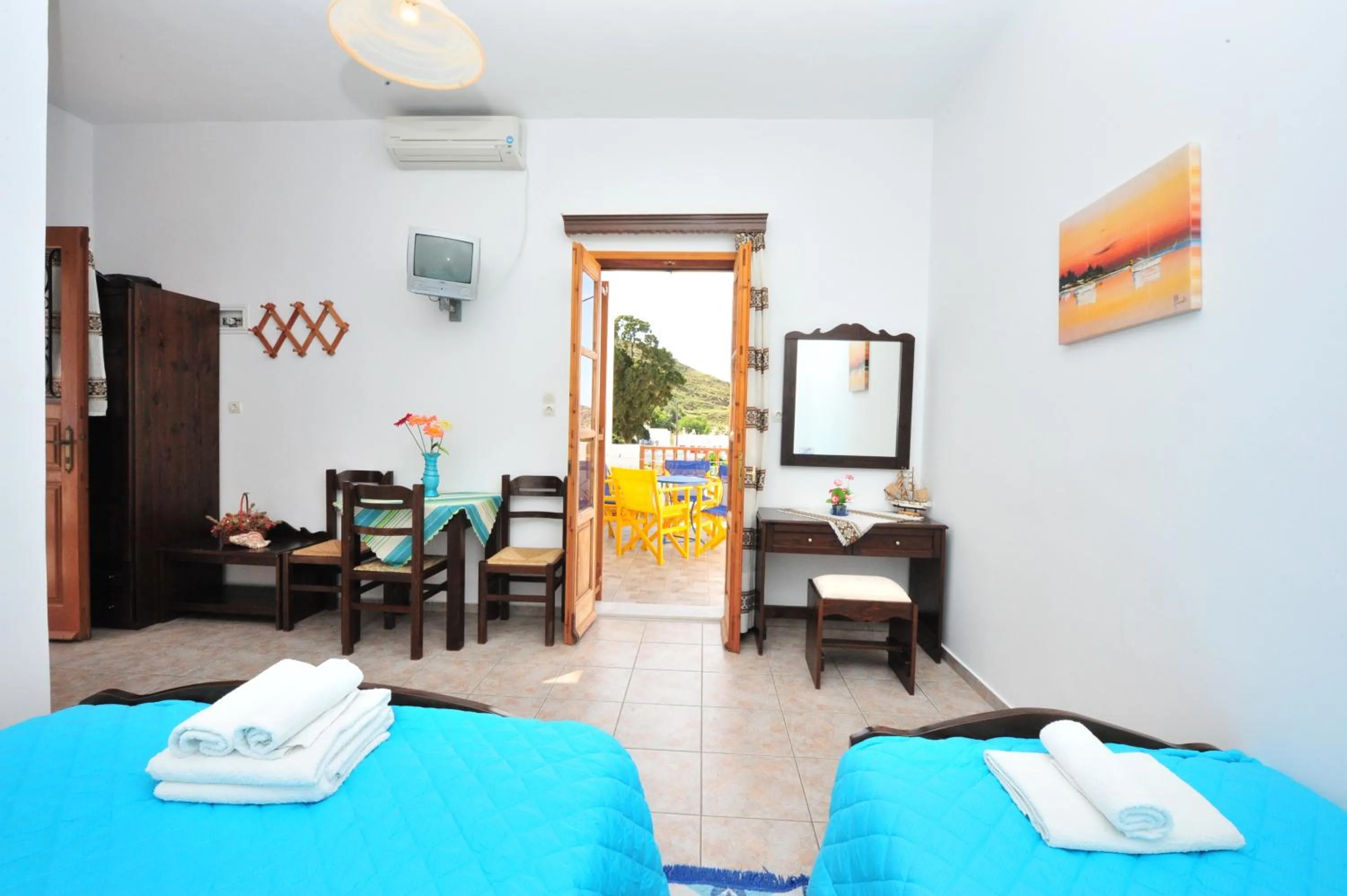 Photo of the whole room, Bed in Pension Sofia Amorgos-Katapola