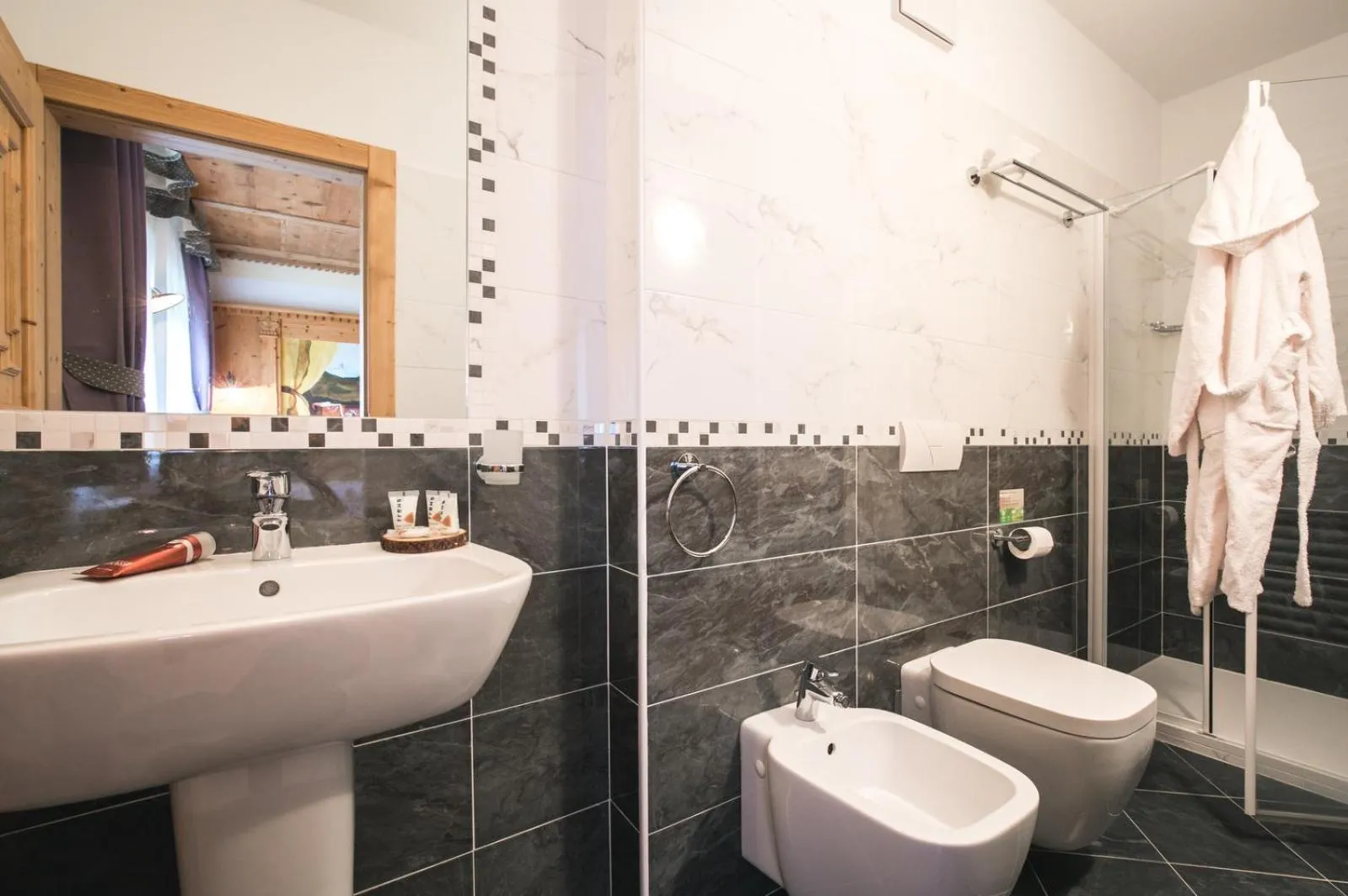 Bathroom in Hotel Chalet Alpenrose Bio Wellness Naturaktivhotel