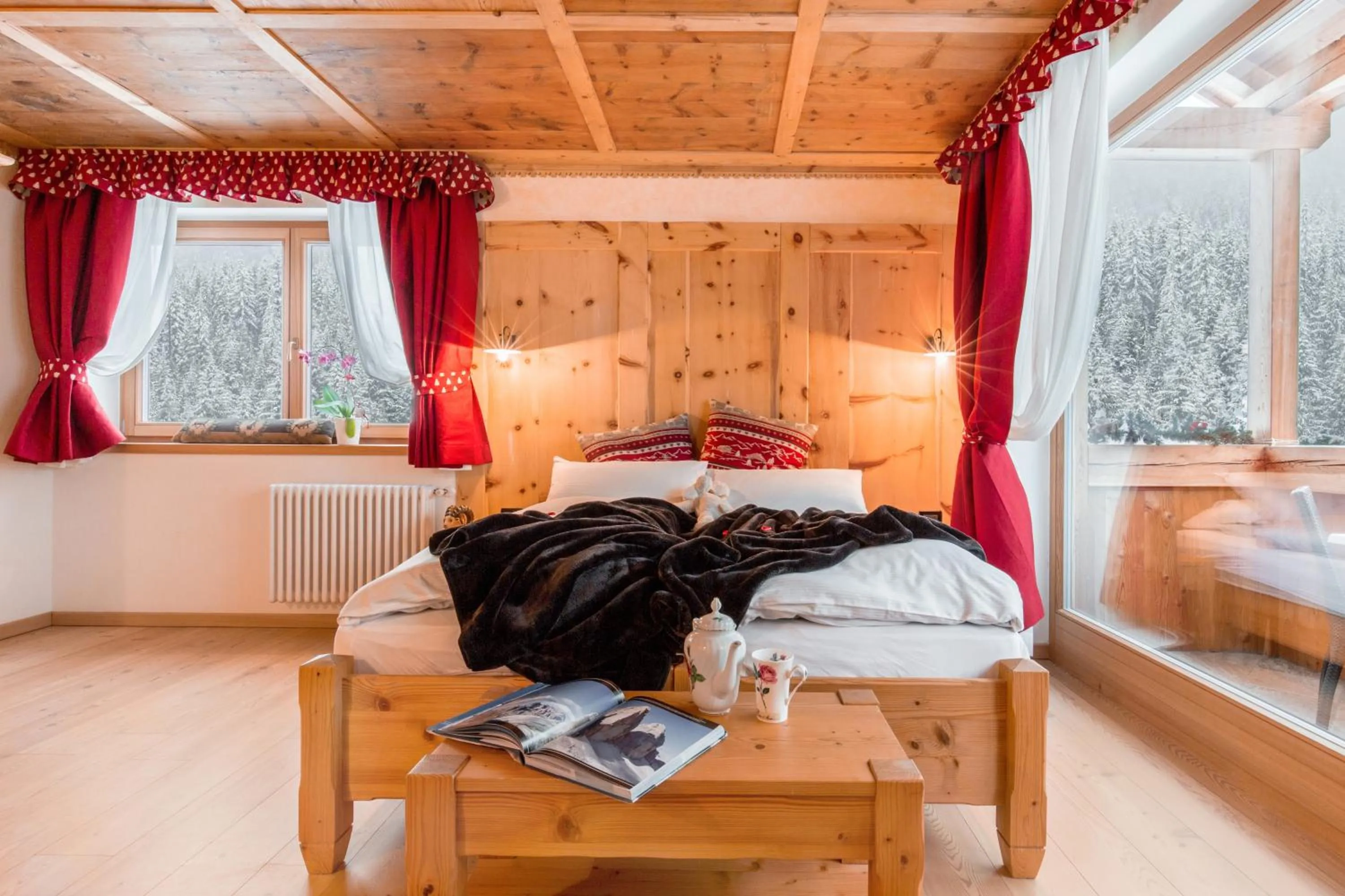 View (from property/room), Bed in Hotel Chalet Alpenrose Bio Wellness Naturaktivhotel