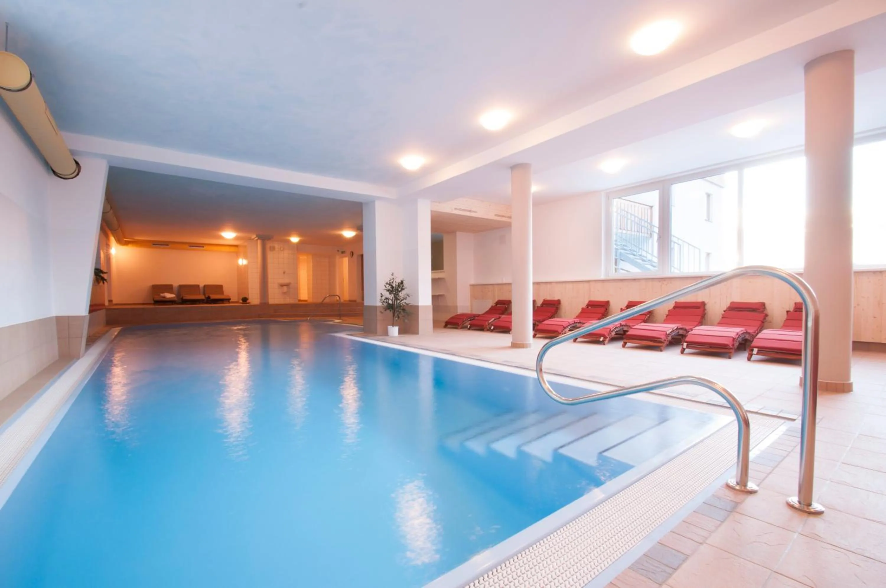 Swimming pool in Erlebnishotel Fendels
