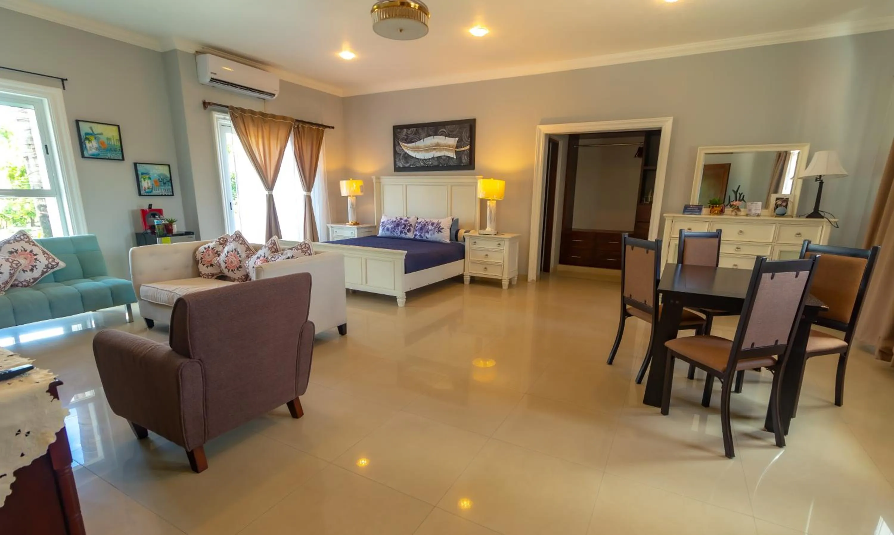 Photo of the whole room, Bed in Villa Segovia Cozumel