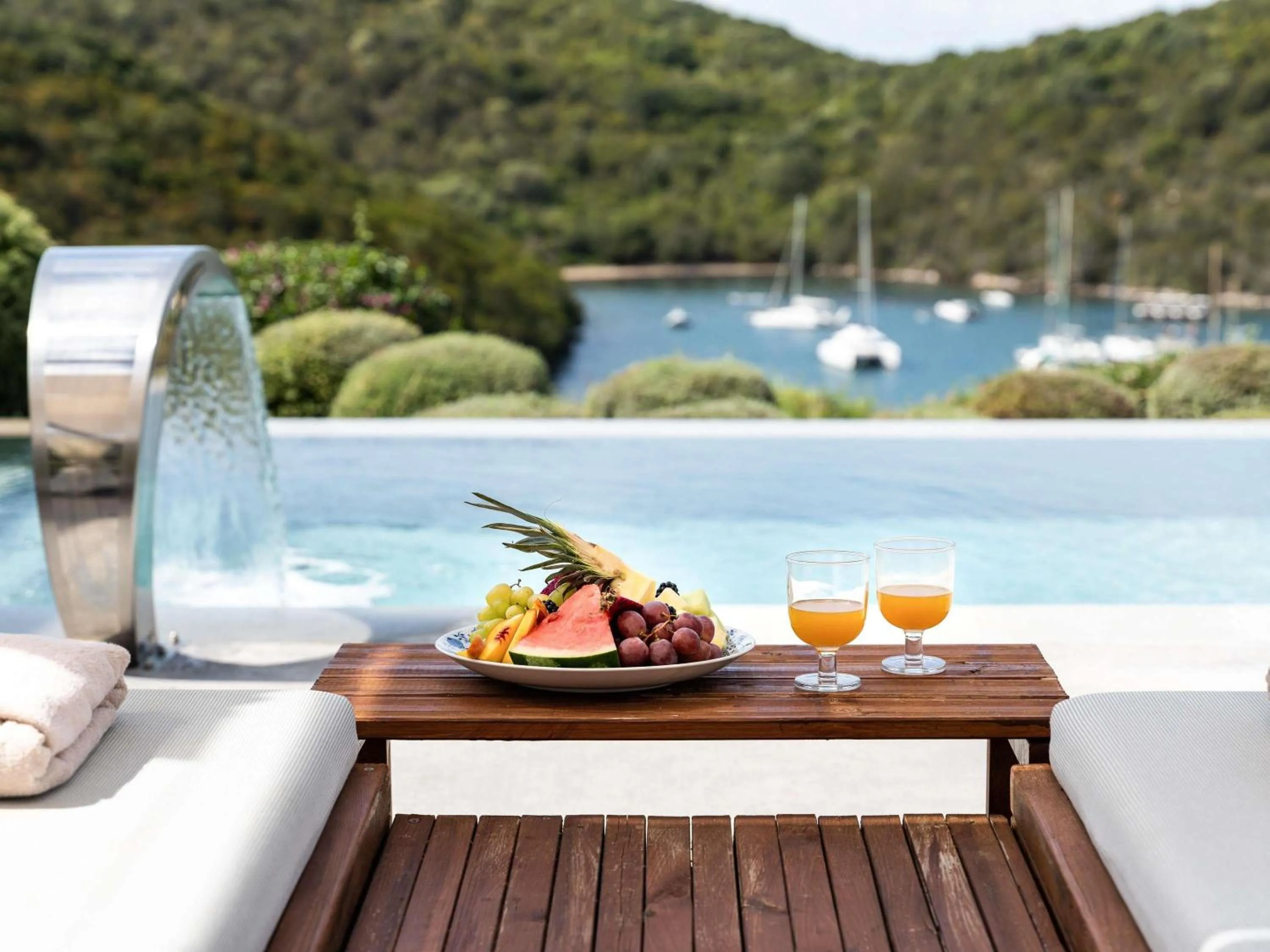 Lounge or bar in Movenpick Resort Agios Nikolaos Sivota