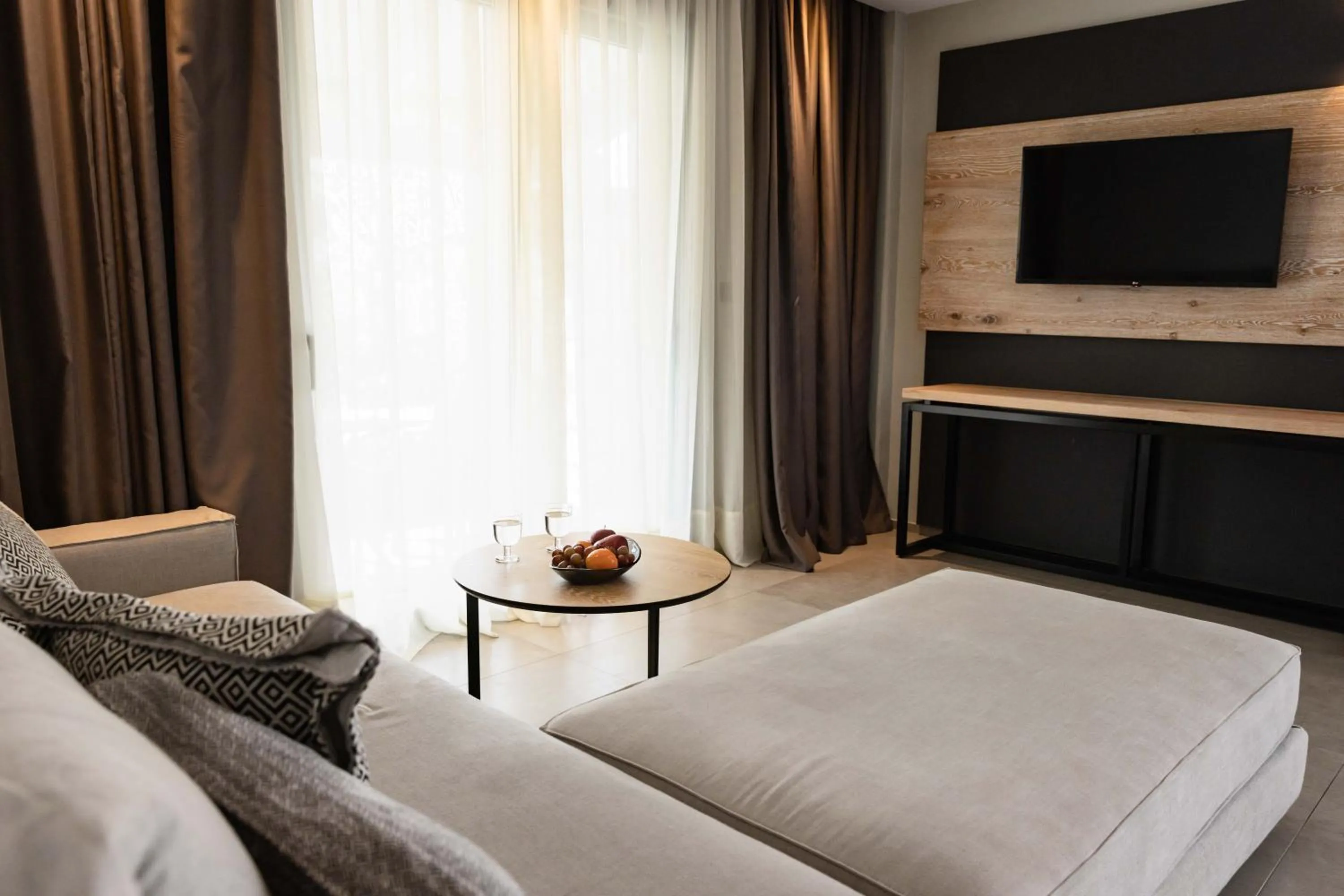 TV and multimedia, Bed in Movenpick Resort Agios Nikolaos Sivota