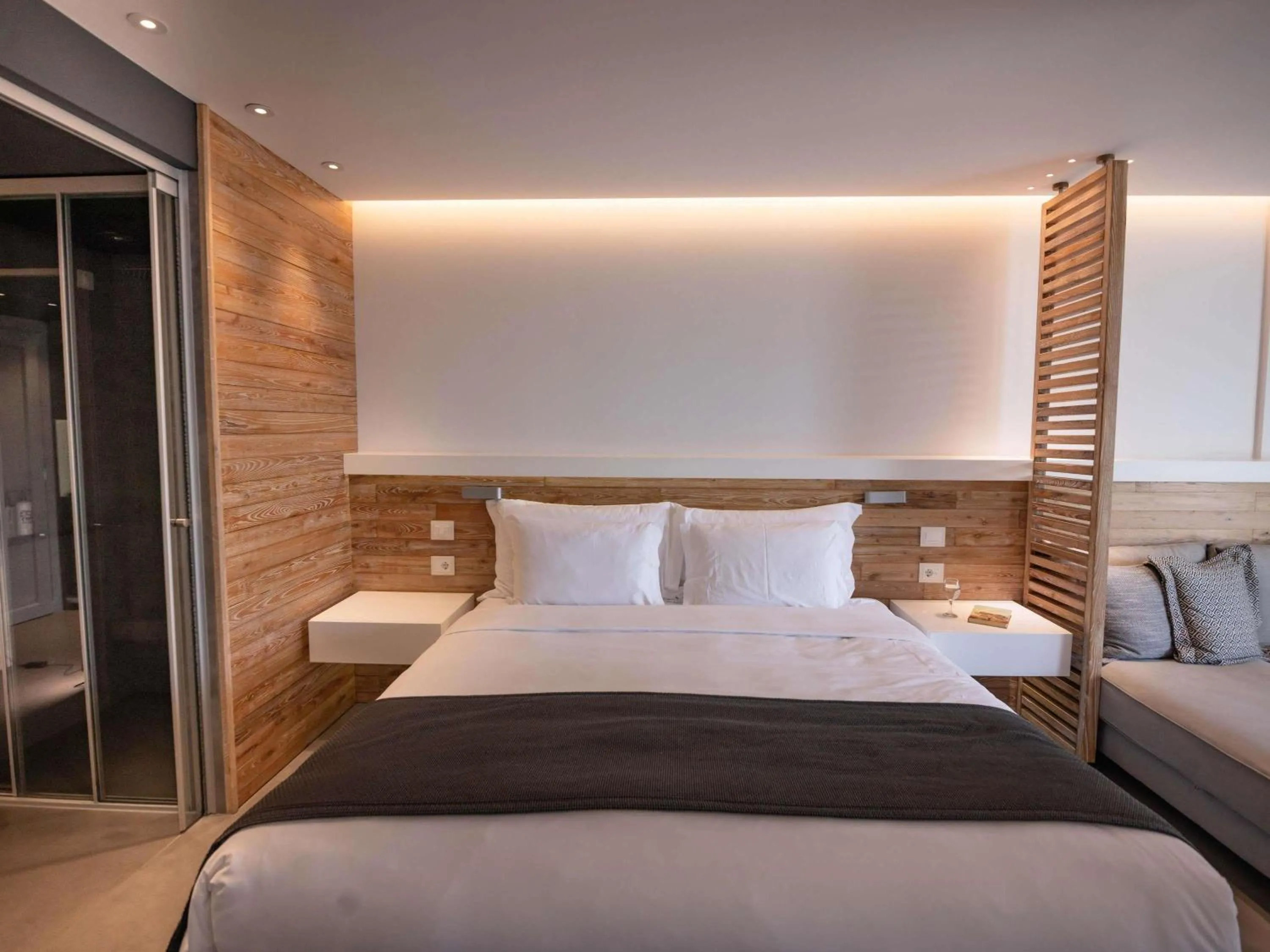 Bedroom, Bed in Movenpick Resort Agios Nikolaos Sivota