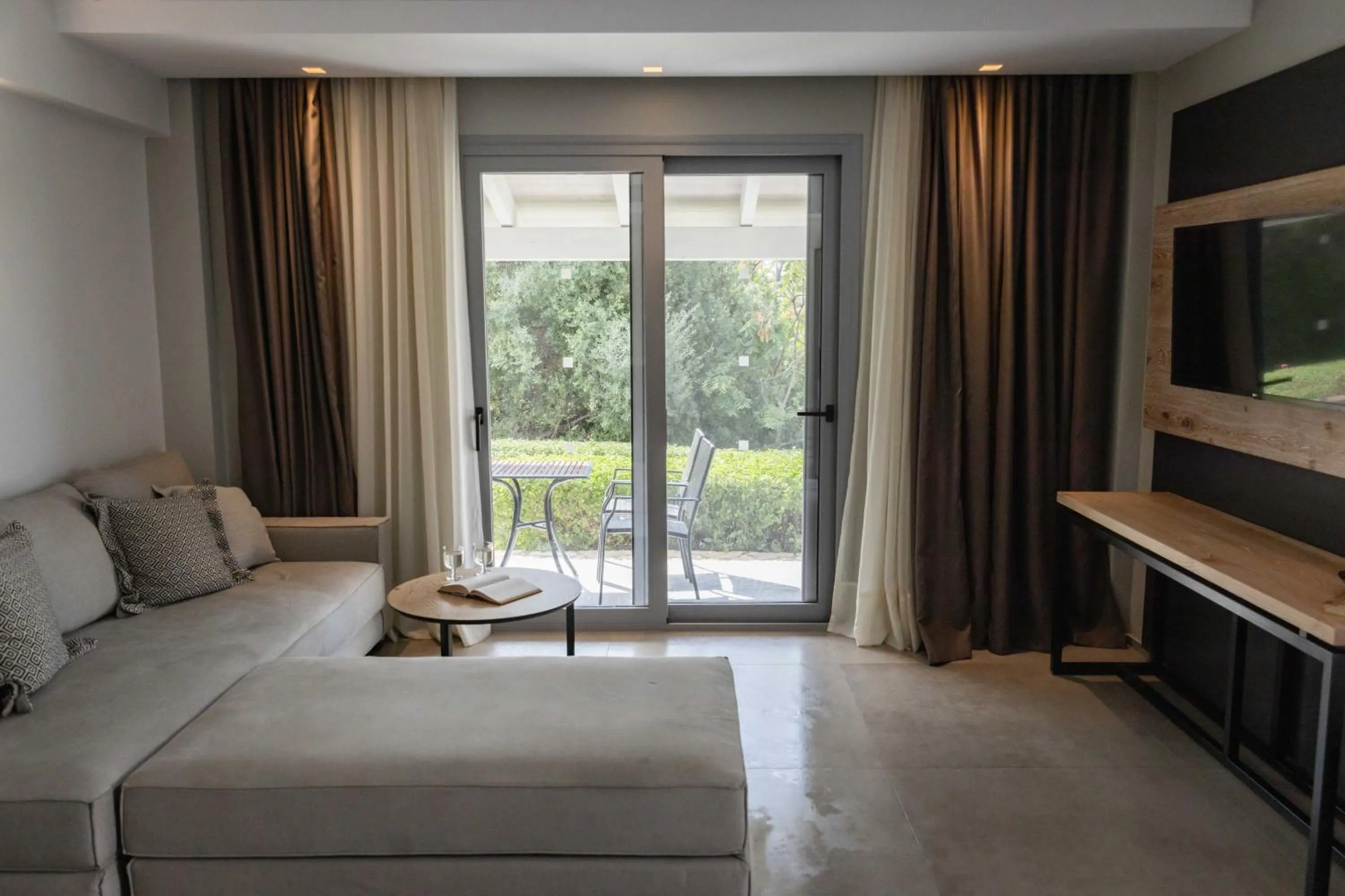 TV and multimedia in Movenpick Resort Agios Nikolaos Sivota