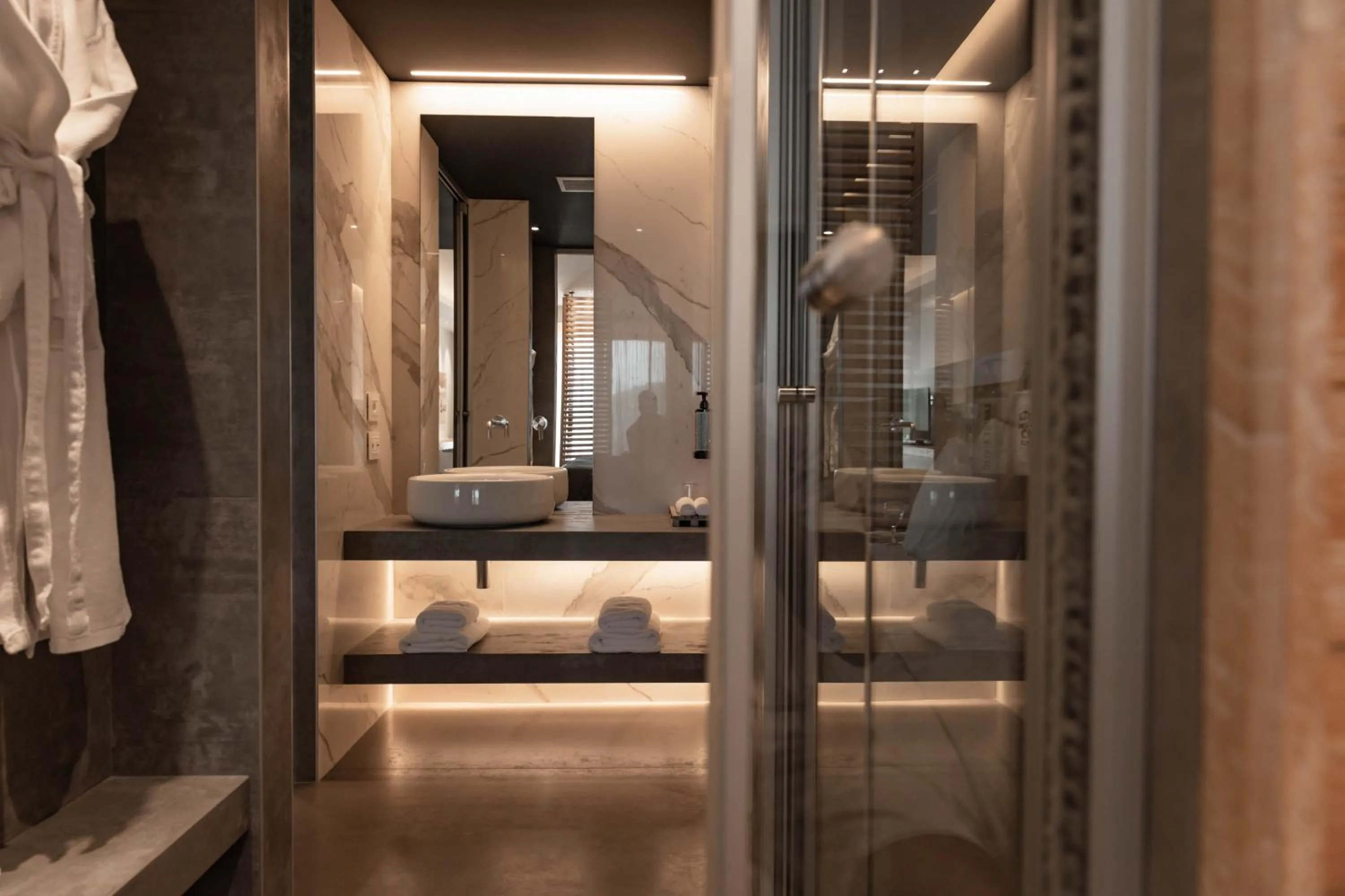 Shower in Movenpick Resort Agios Nikolaos Sivota