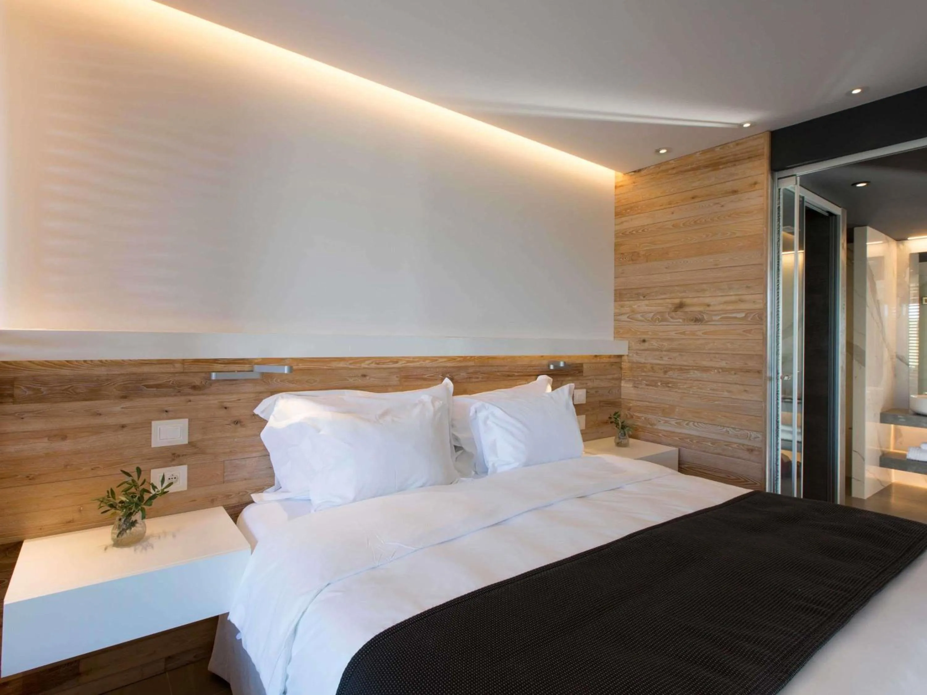 Bedroom, Bed in Movenpick Resort Agios Nikolaos Sivota