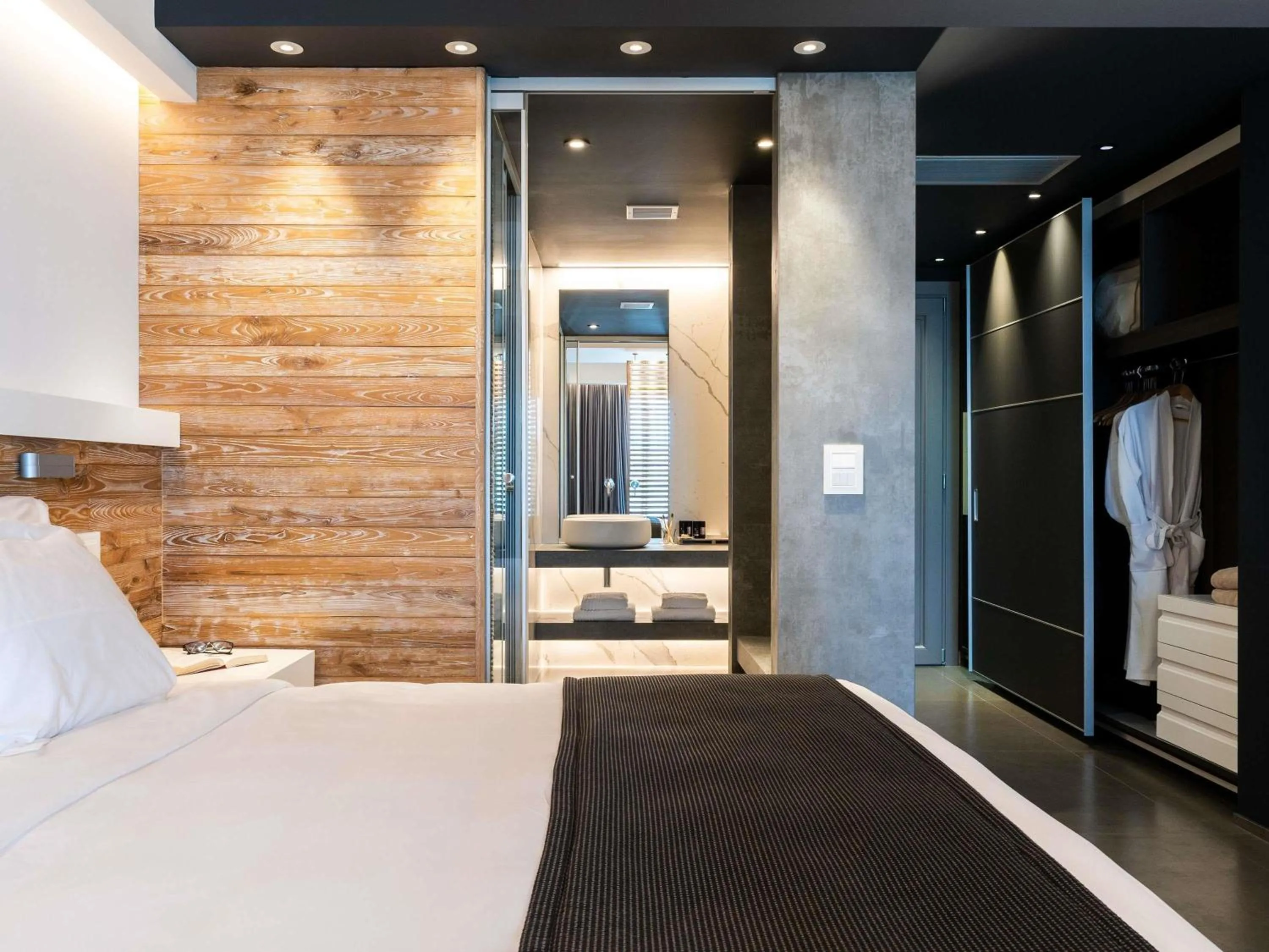 Bedroom, Bed in Movenpick Resort Agios Nikolaos Sivota