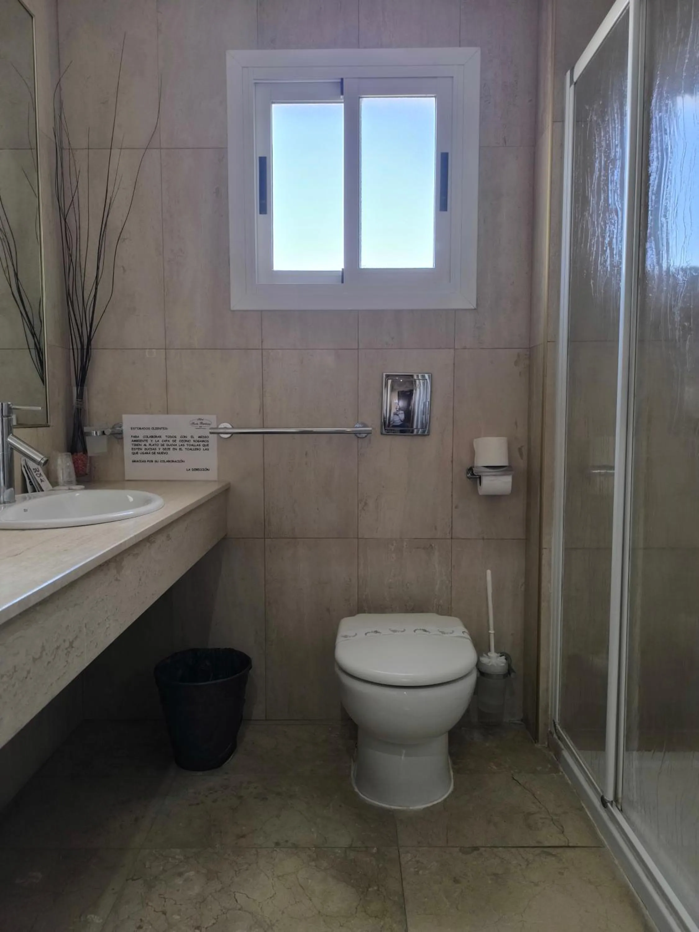 Shower in Hotel Santa Barbara