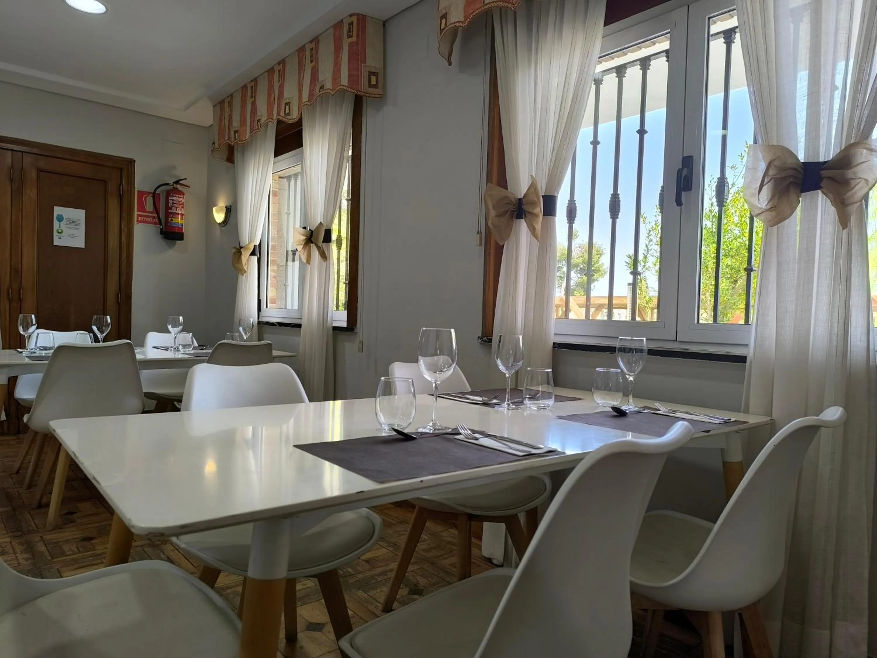 Restaurant/places to eat in Hotel Santa Barbara