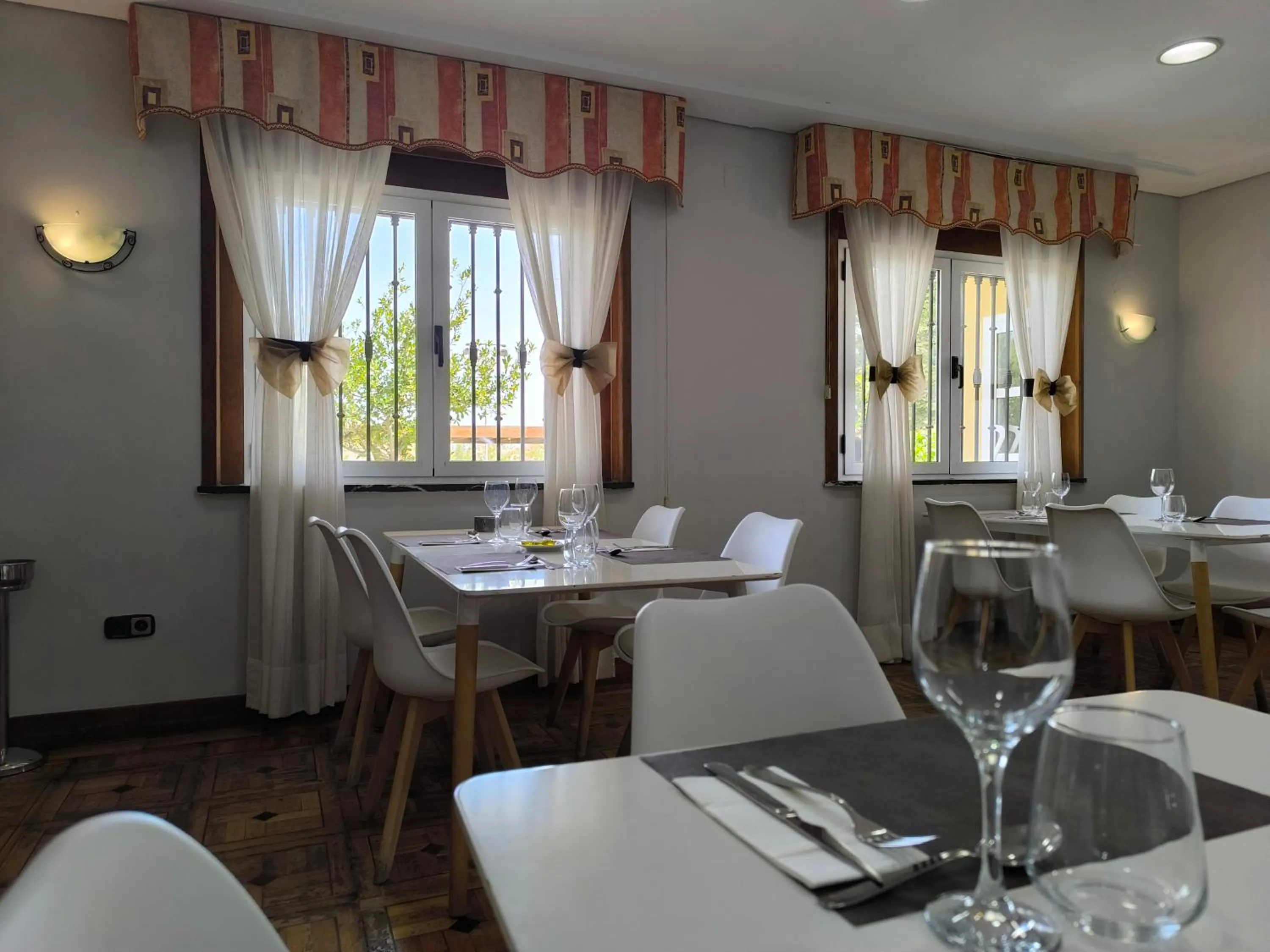 Restaurant/places to eat in Hotel Santa Barbara