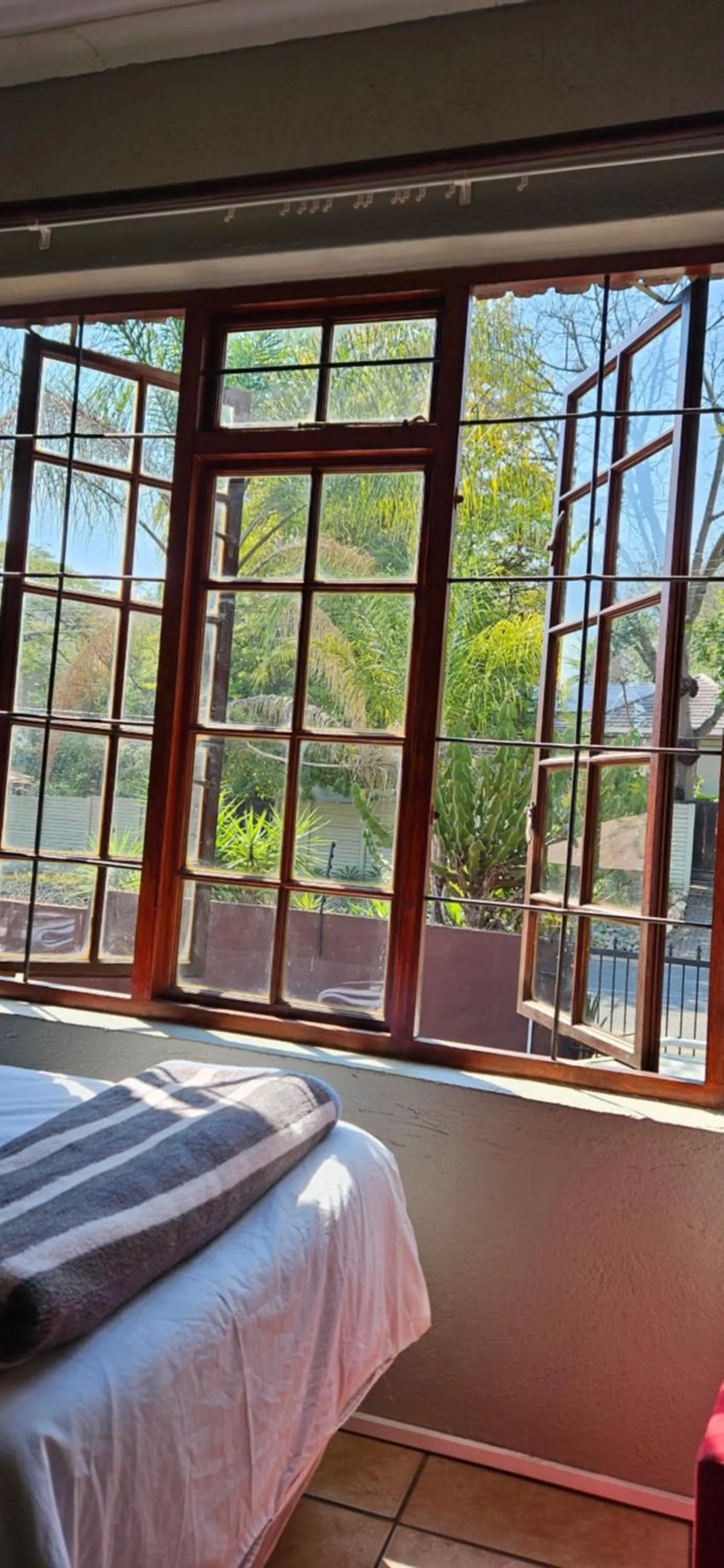 Bedroom, Bed in Old Vic Travellers Inn Nelspruit