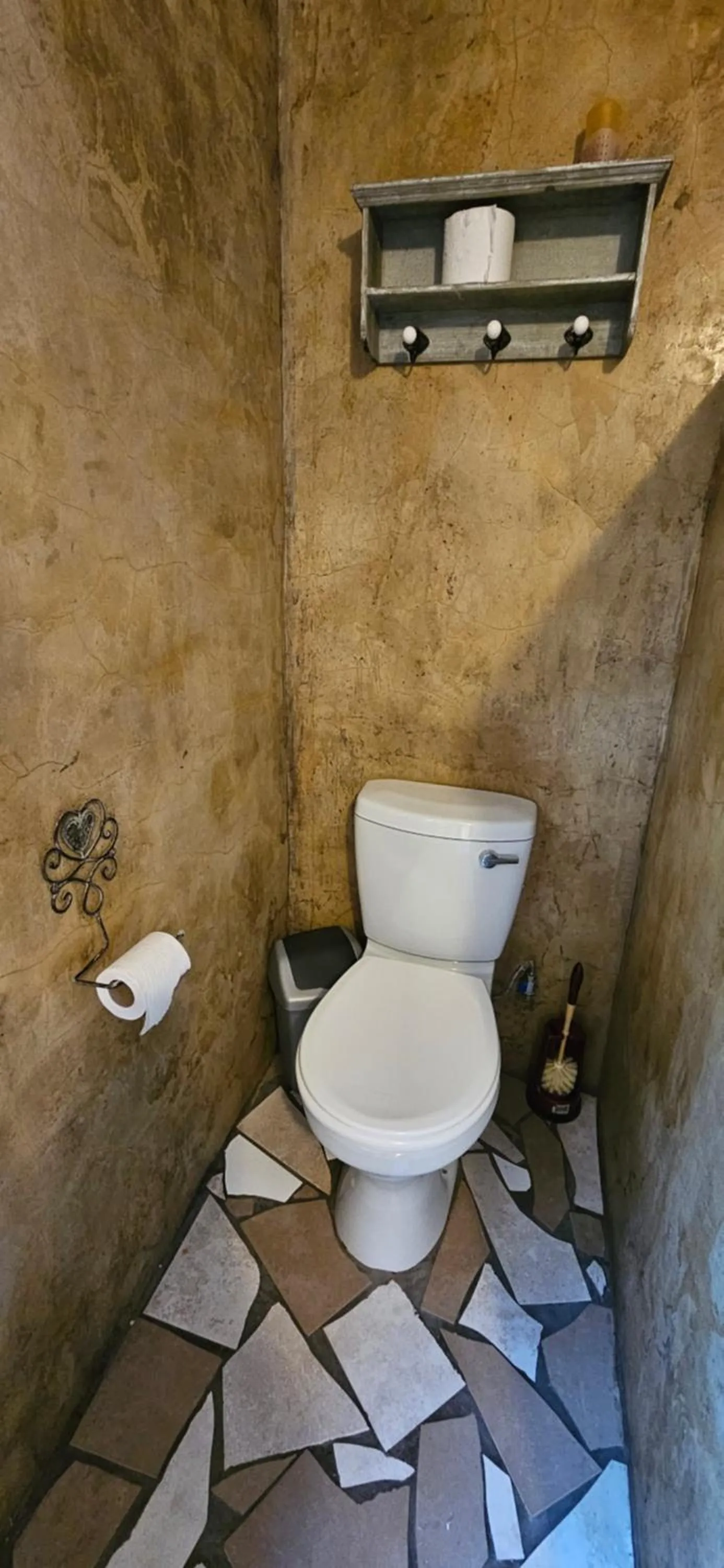 Bathroom in Old Vic Travellers Inn Nelspruit