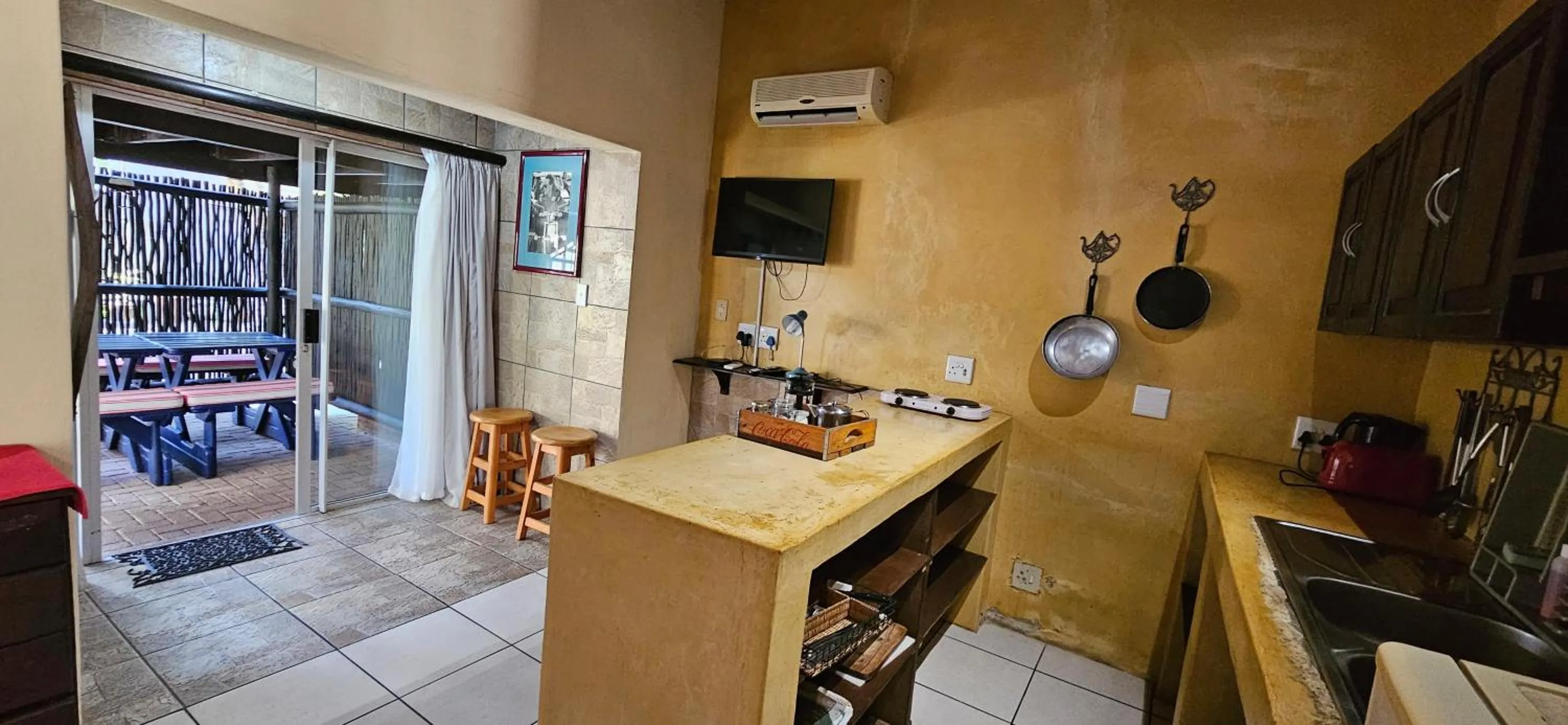 TV and multimedia in Old Vic Travellers Inn Nelspruit