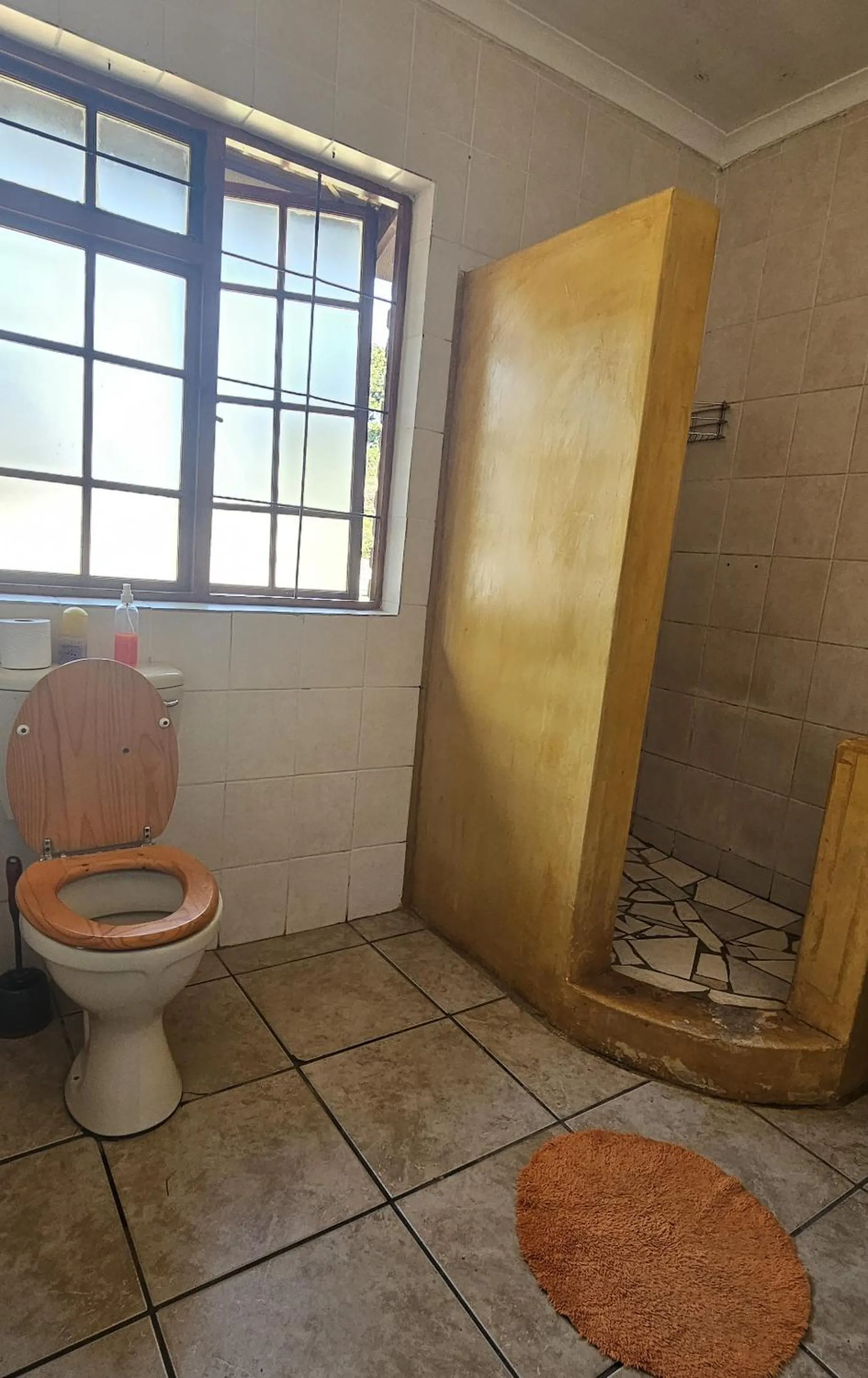 Bathroom in Old Vic Travellers Inn Nelspruit