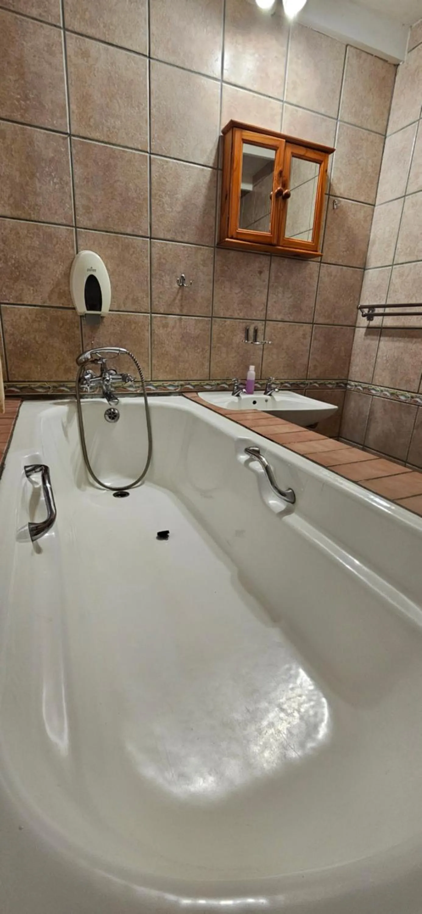 Bathroom in Old Vic Travellers Inn Nelspruit