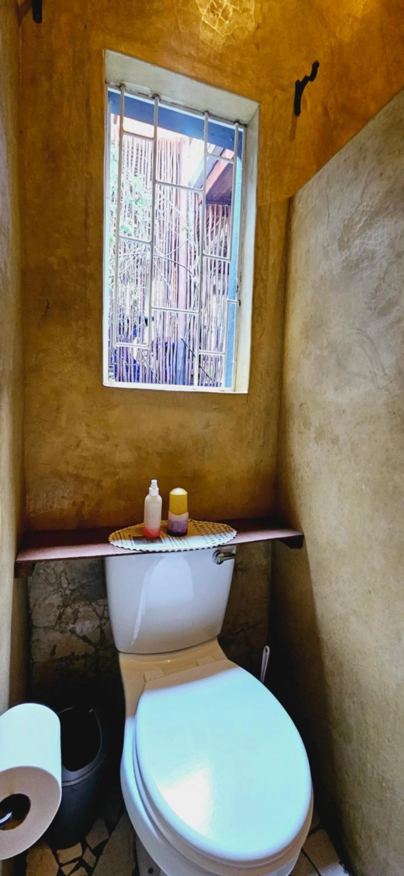 Bathroom in Old Vic Travellers Inn Nelspruit