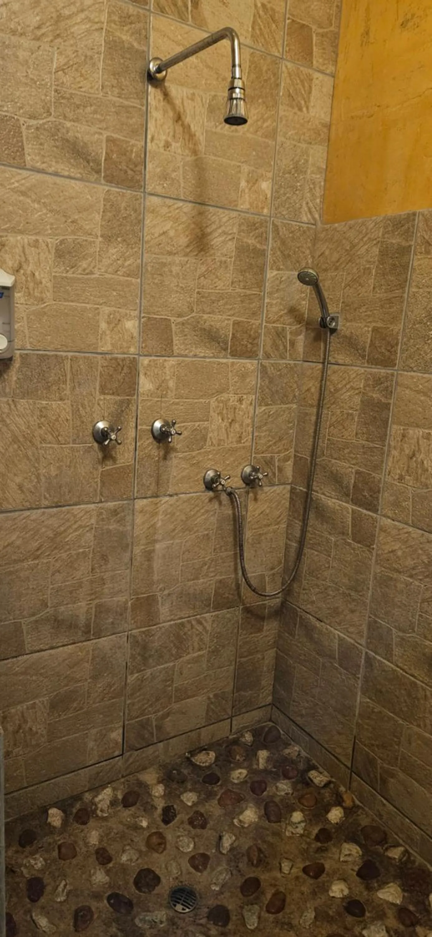 Shower in Old Vic Travellers Inn Nelspruit