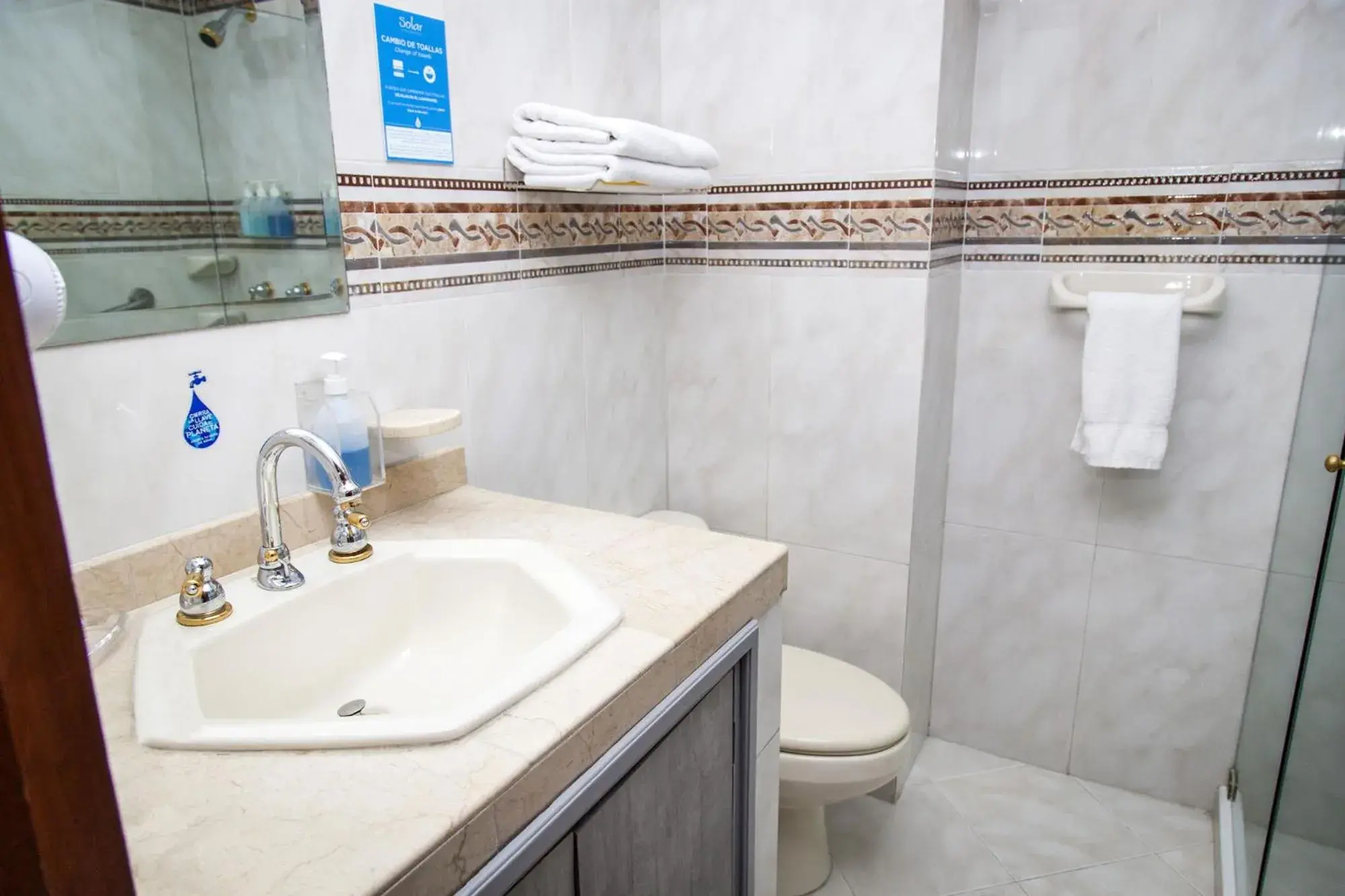 Bathroom in Hotel Casa Laureles Bathroom in Hotel Casa Laureles