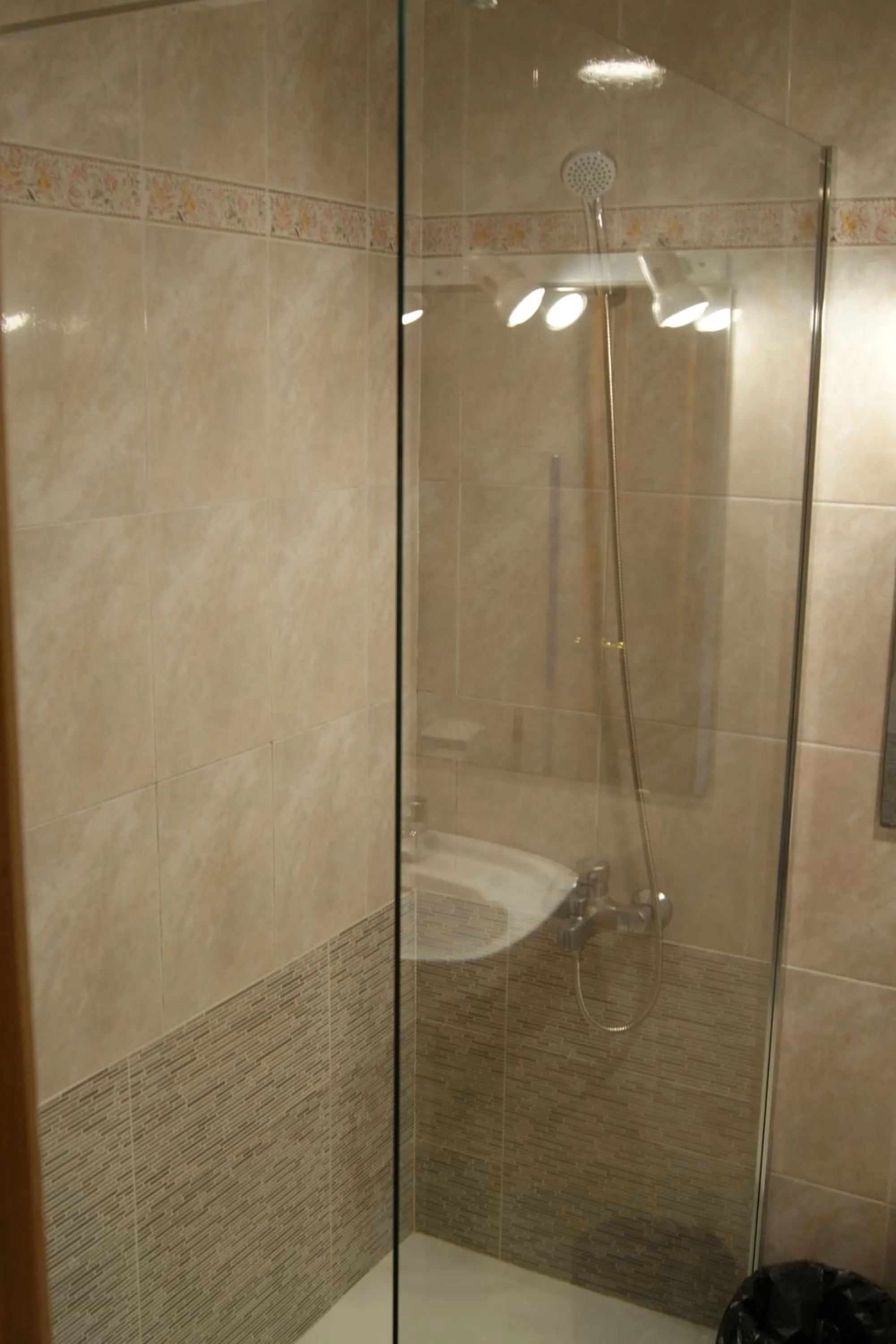 Shower in Hostal Santa Clara