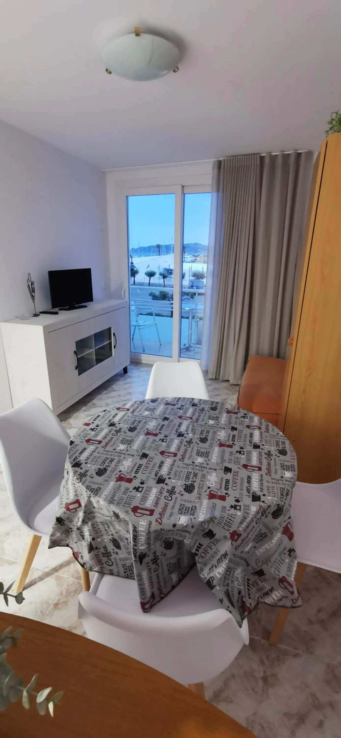 TV and multimedia, Bed in Hostal Santa Clara