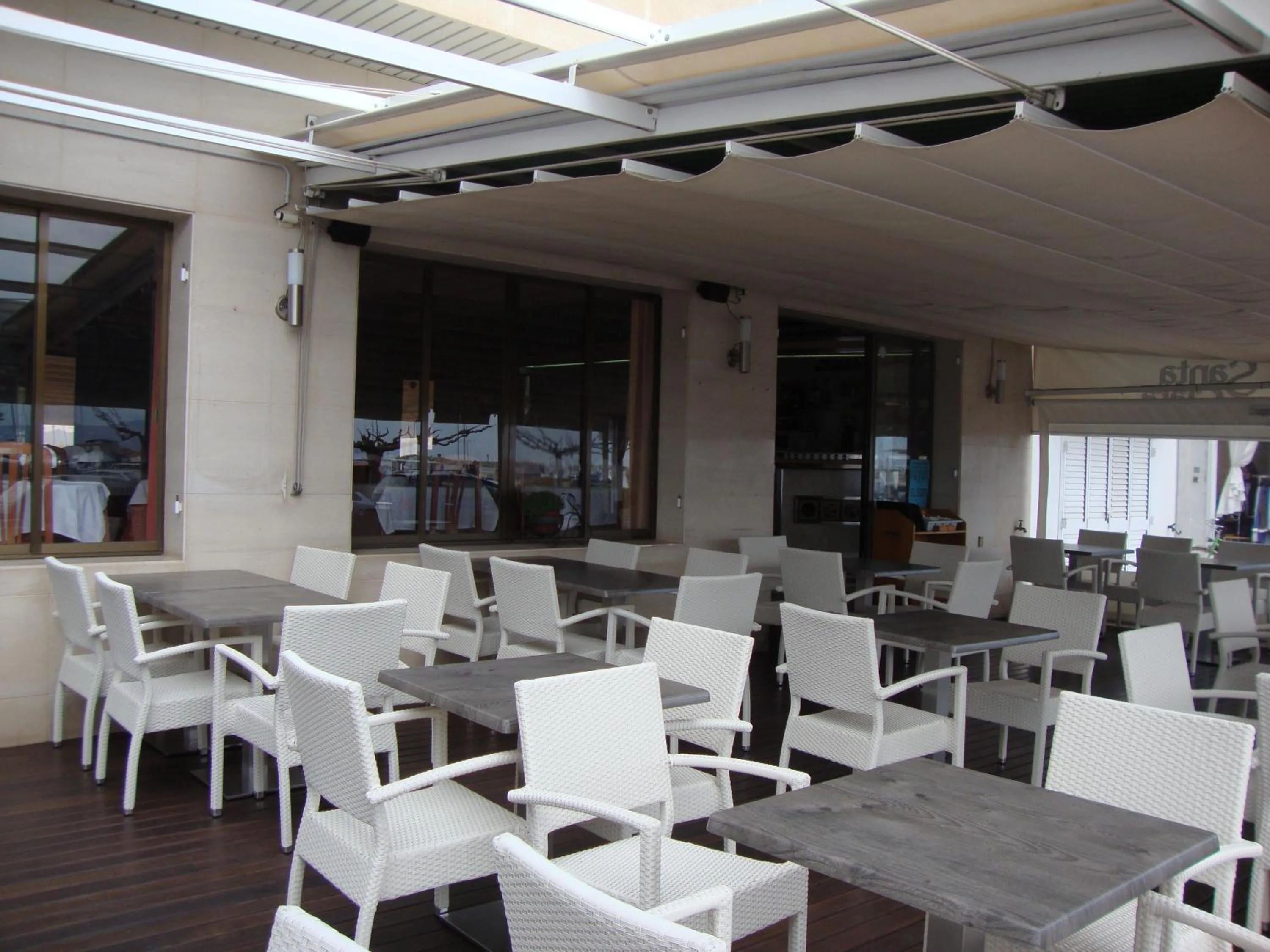 Restaurant/places to eat in Hostal Santa Clara