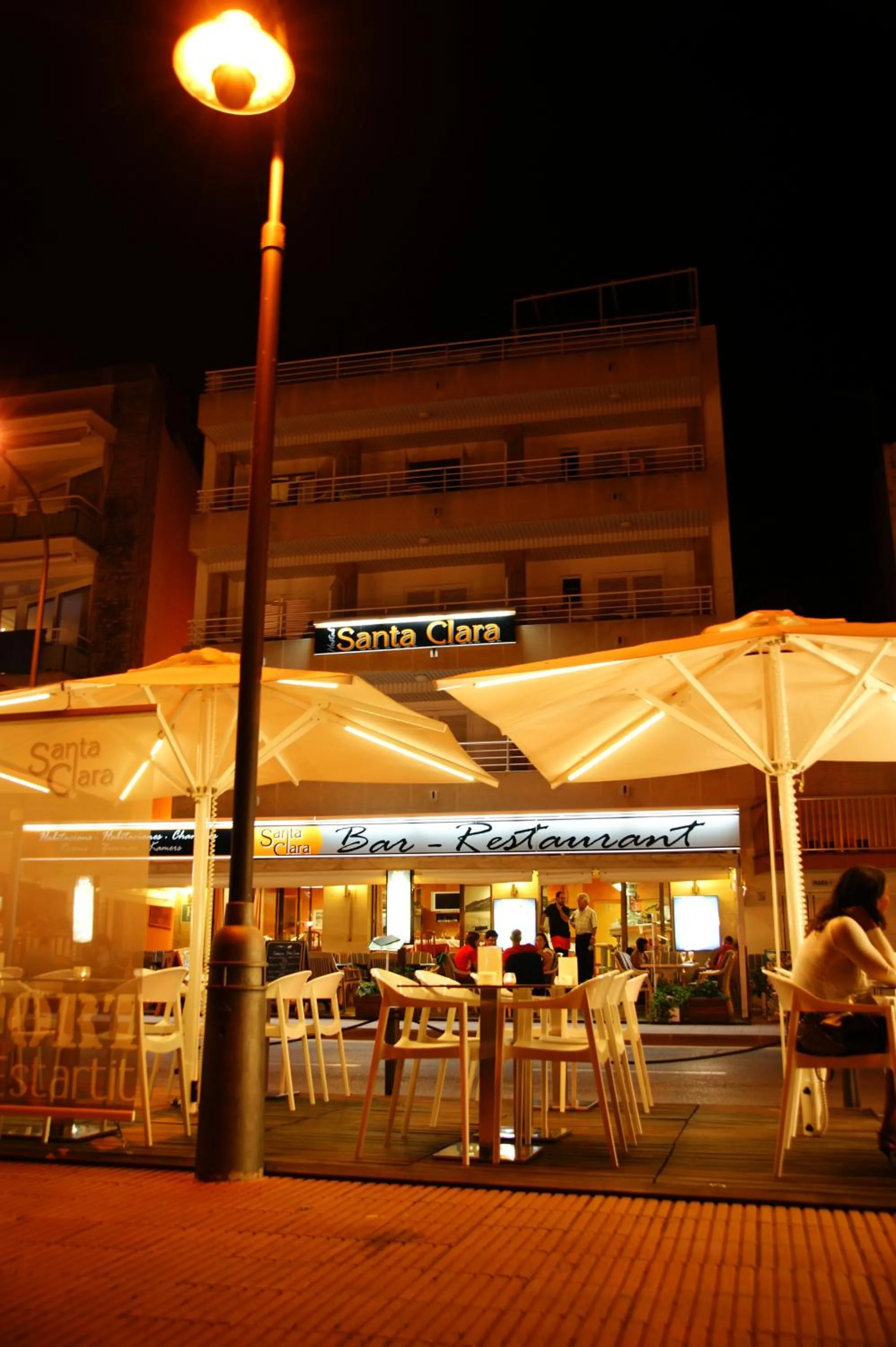 Restaurant/places to eat in Hostal Santa Clara