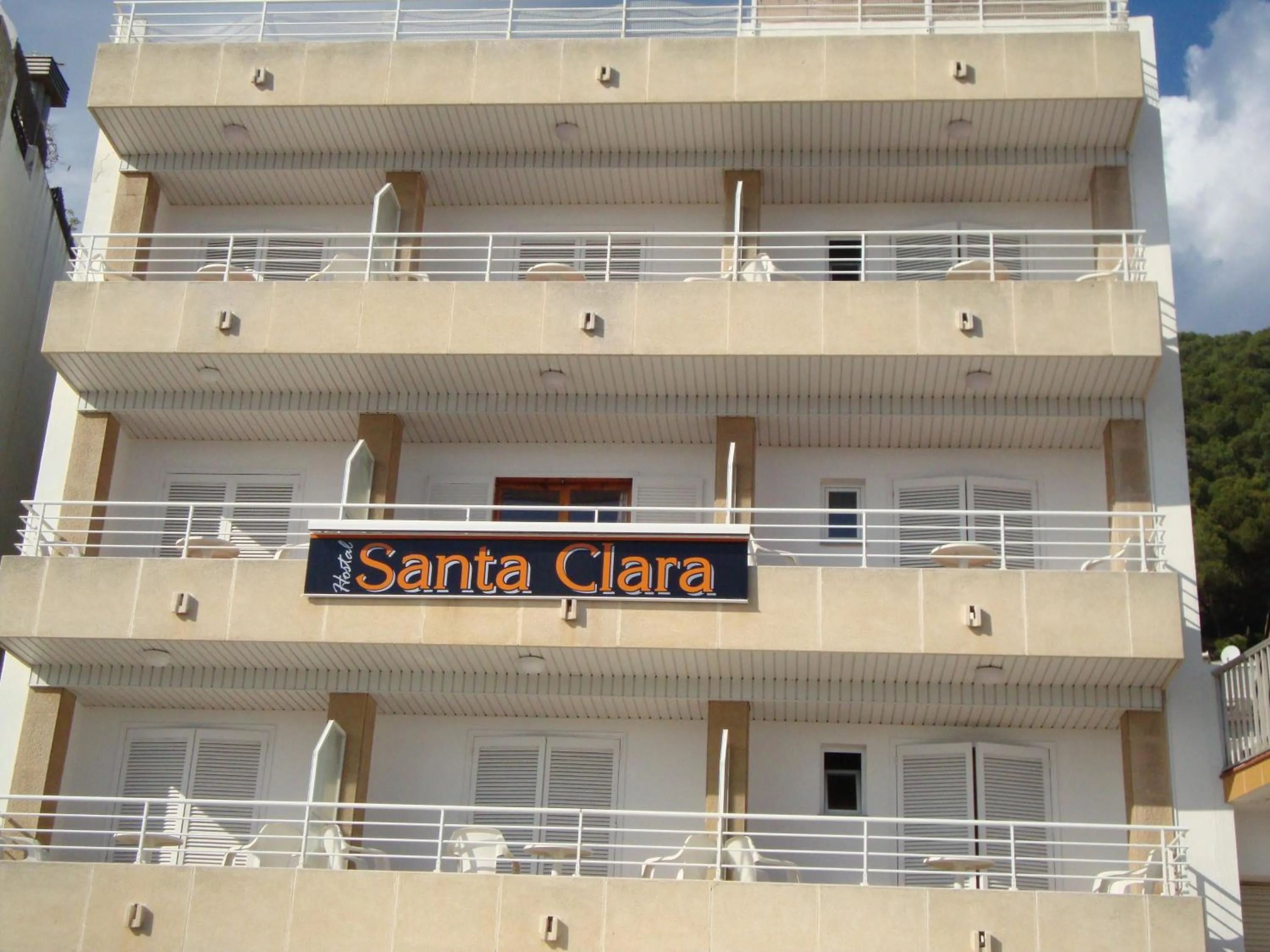 Facade/entrance in Hostal Santa Clara