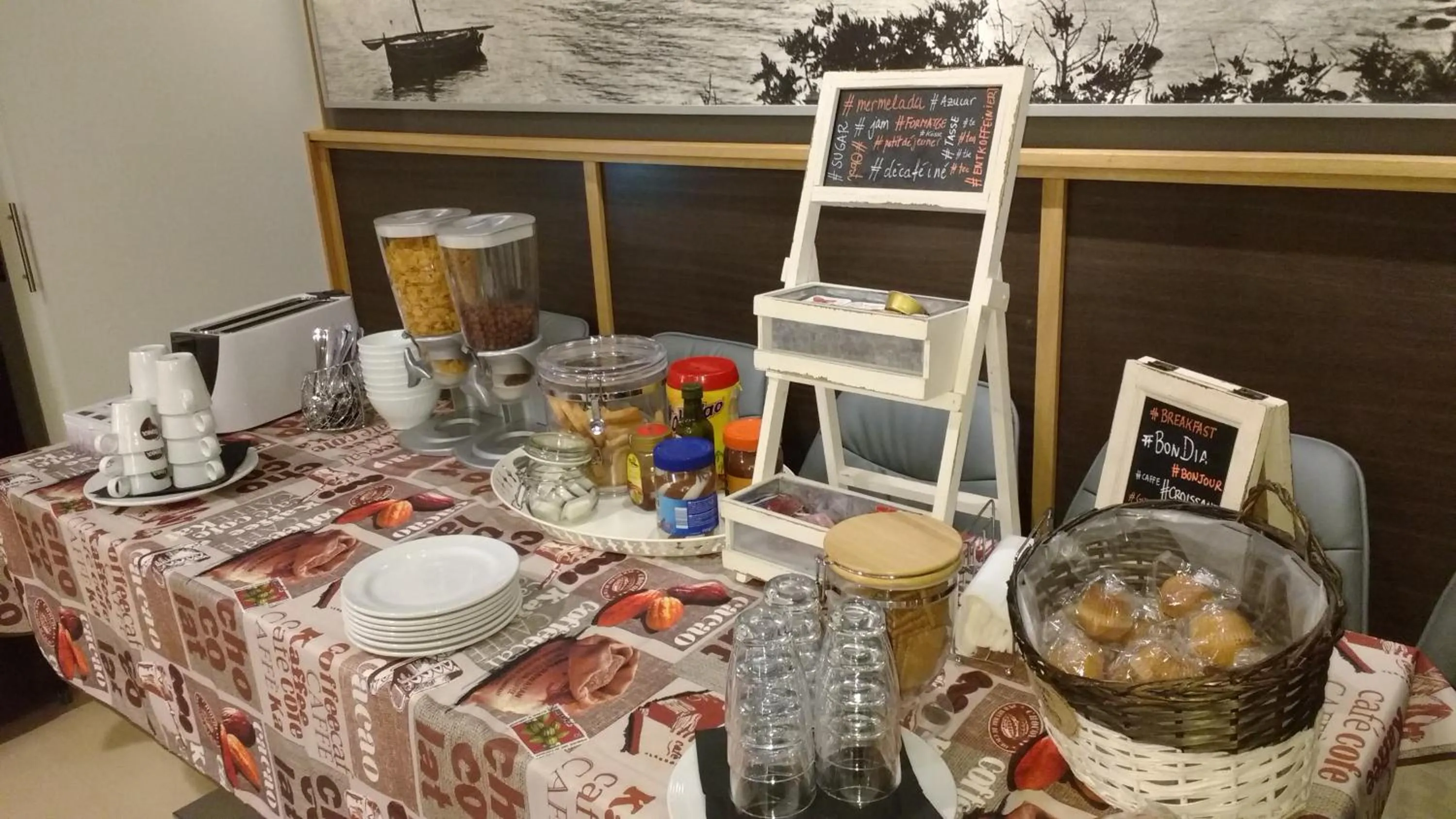 Buffet breakfast in Hostal Santa Clara