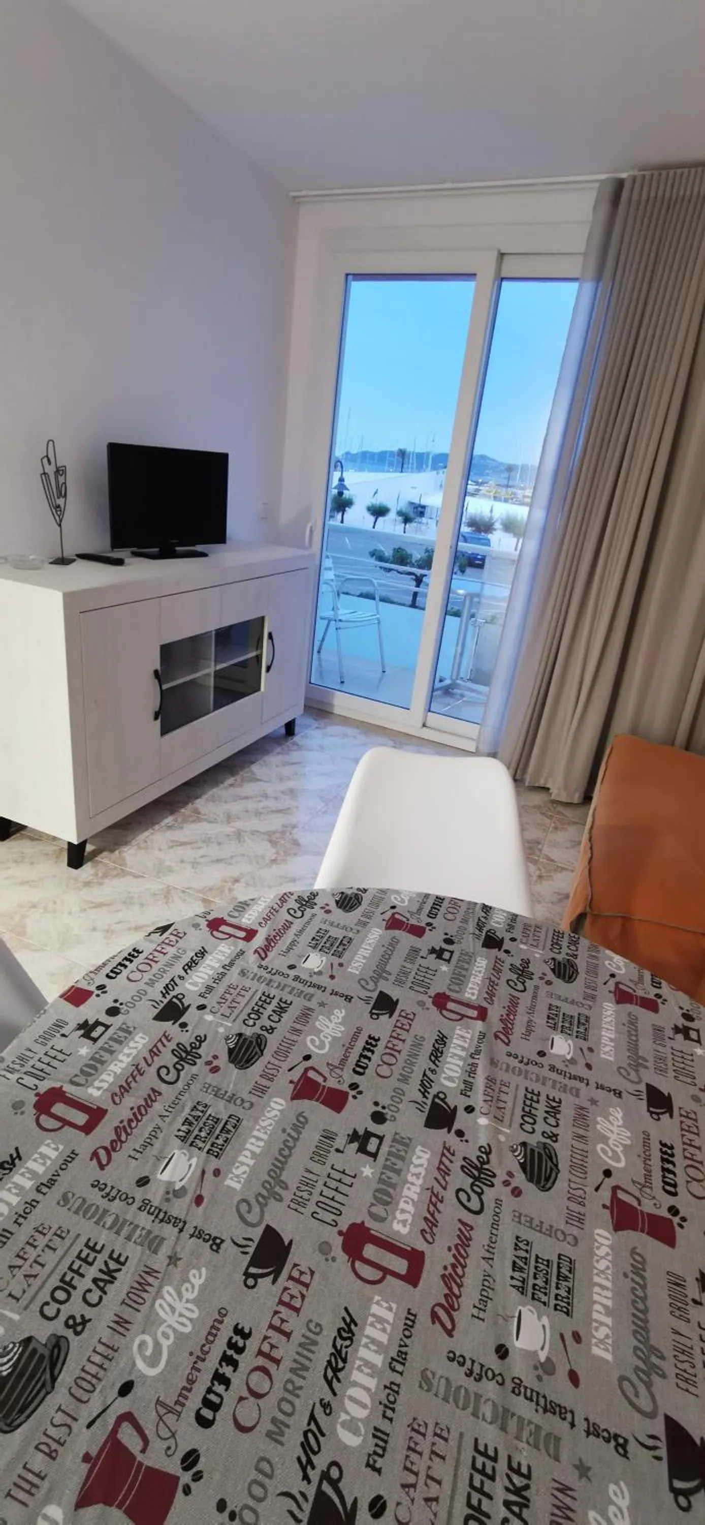 TV and multimedia, Bed in Hostal Santa Clara